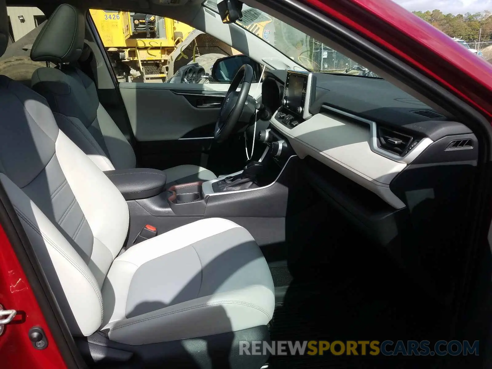 5 Photograph of a damaged car 2T3DWRFV6KW041674 TOYOTA RAV4 2019