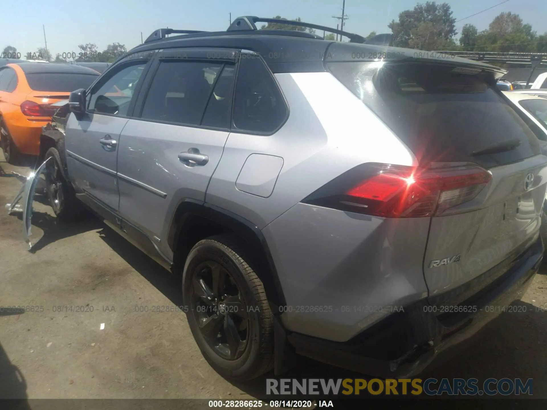 2 Photograph of a damaged car 2T3EWRFV0KW031405 TOYOTA RAV4 2019
