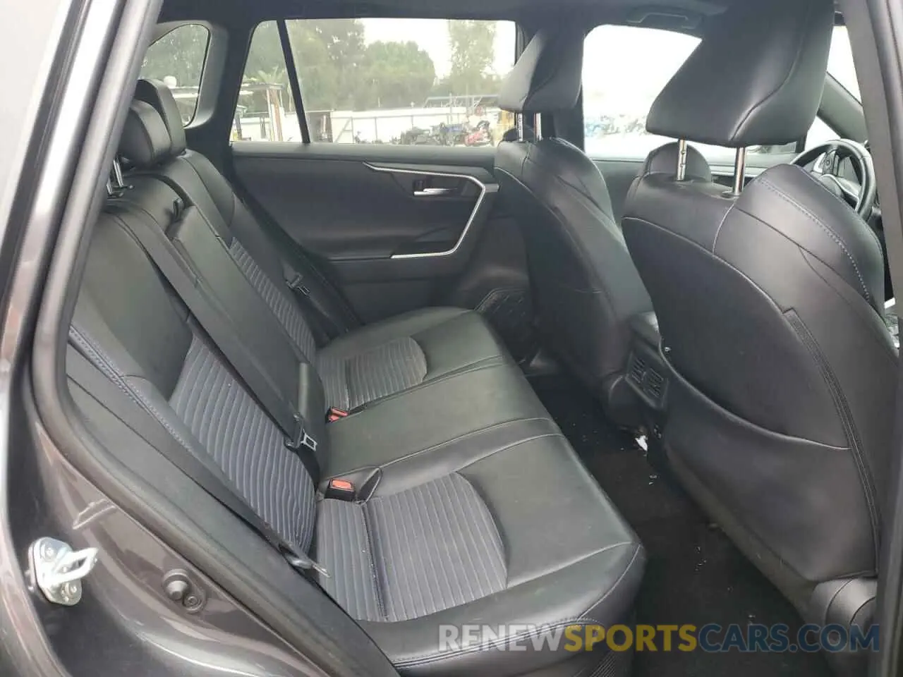 11 Photograph of a damaged car 2T3EWRFV3KW025663 TOYOTA RAV4 2019