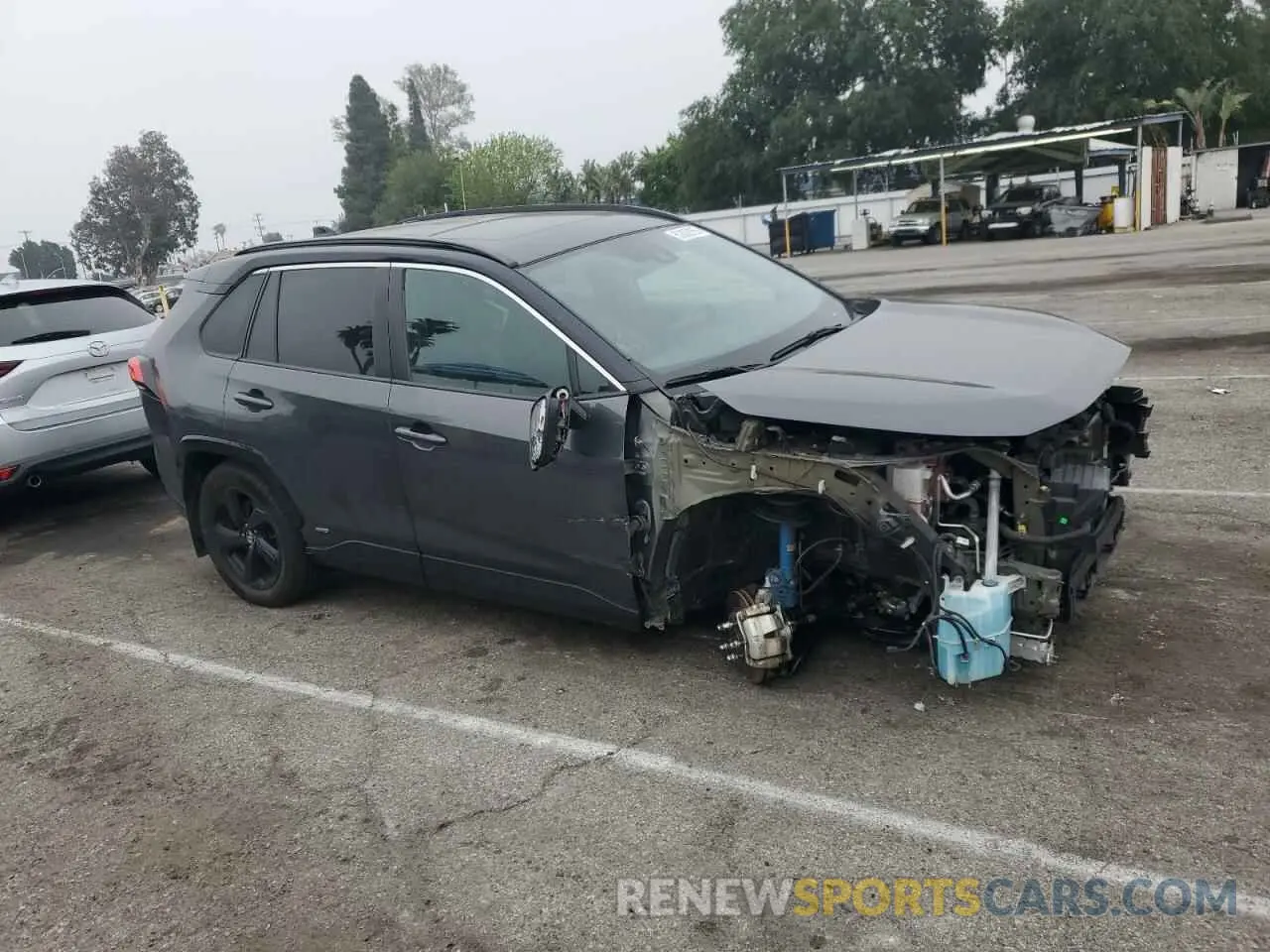 4 Photograph of a damaged car 2T3EWRFV3KW025663 TOYOTA RAV4 2019
