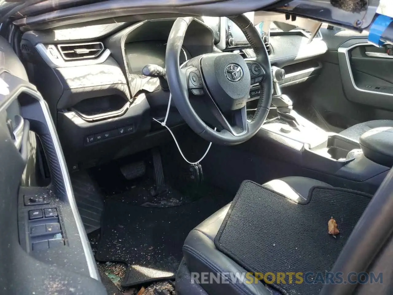8 Photograph of a damaged car 2T3EWRFV5KW026135 TOYOTA RAV4 2019