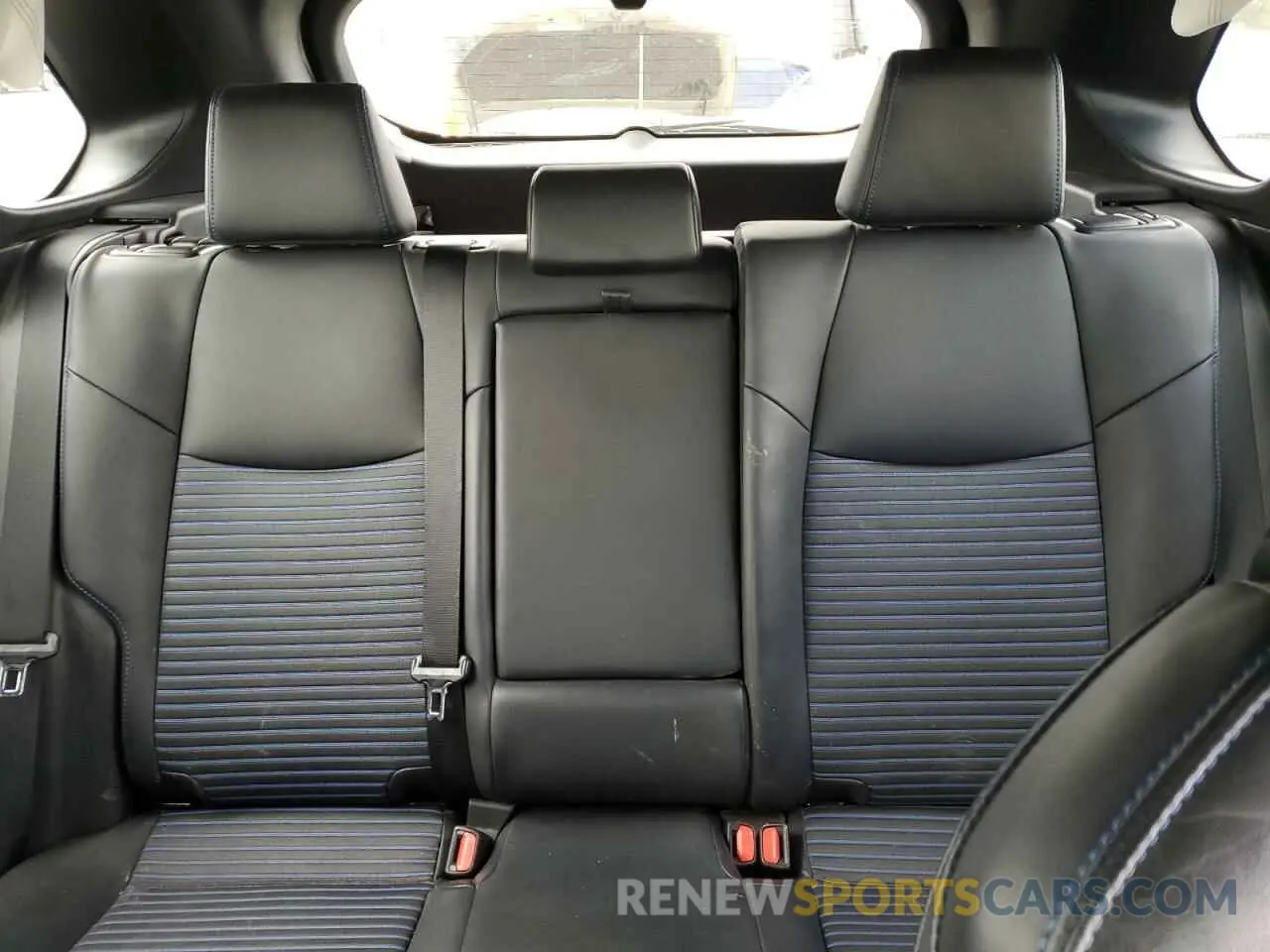 10 Photograph of a damaged car 2T3EWRFV7KW031840 TOYOTA RAV4 2019