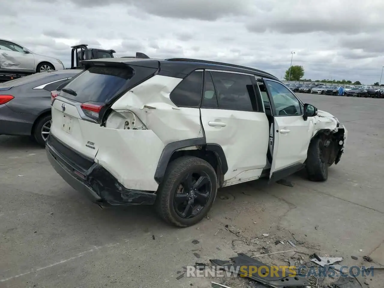 3 Photograph of a damaged car 2T3EWRFV7KW031840 TOYOTA RAV4 2019