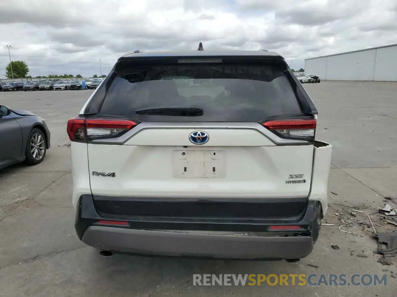 6 Photograph of a damaged car 2T3EWRFV7KW031840 TOYOTA RAV4 2019