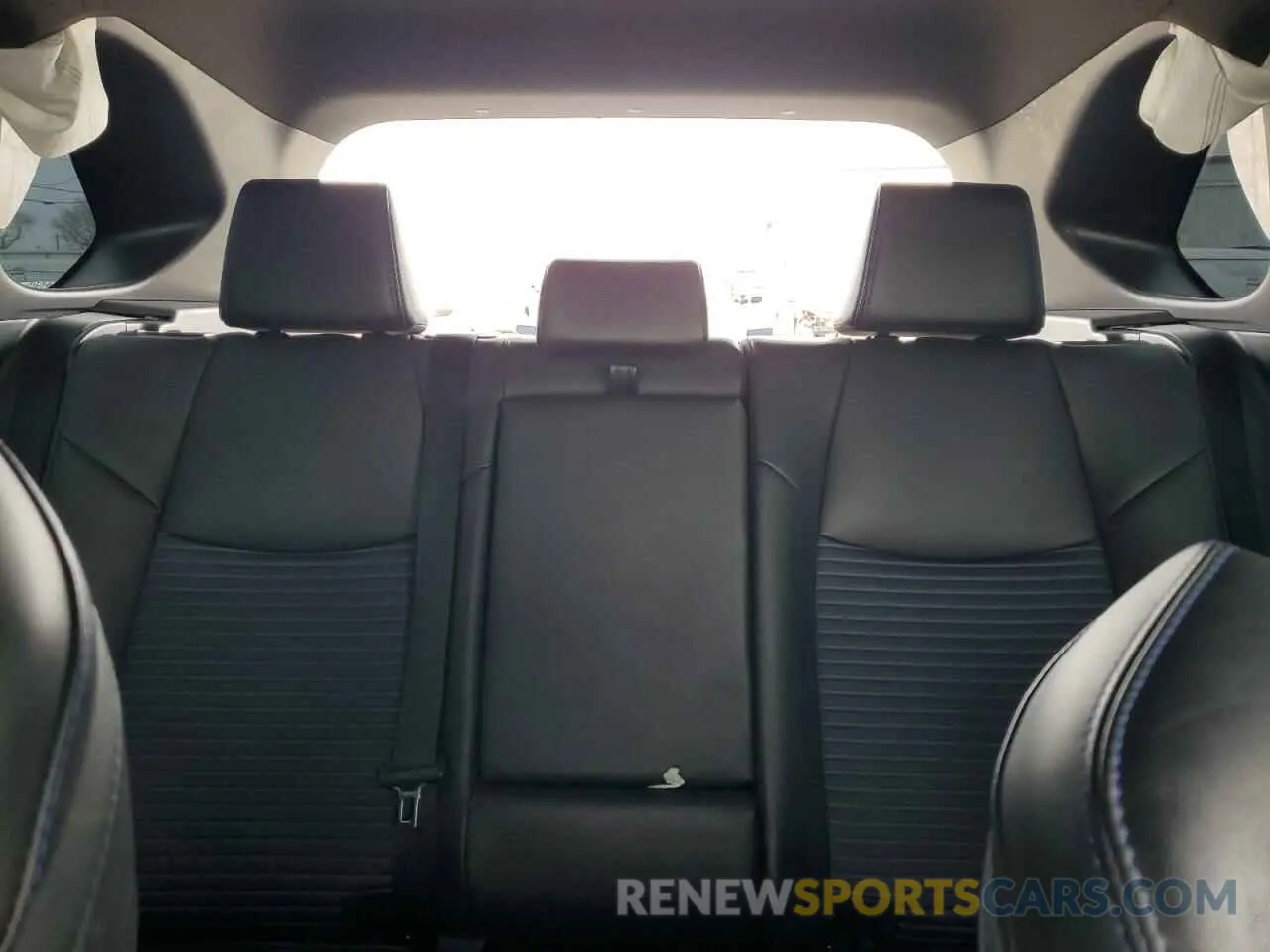10 Photograph of a damaged car 2T3EWRFV7KW036794 TOYOTA RAV4 2019