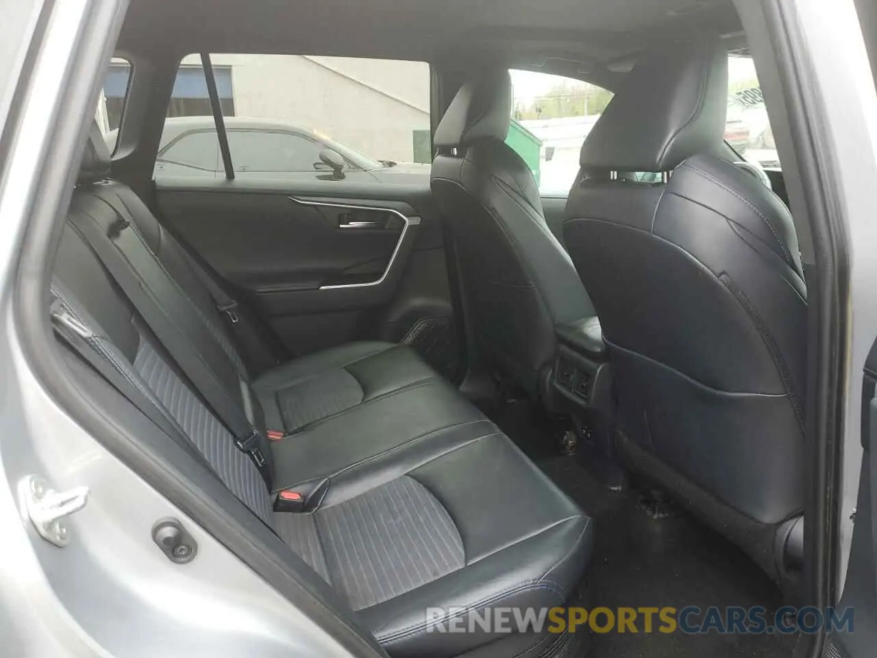 11 Photograph of a damaged car 2T3EWRFV8KW025609 TOYOTA RAV4 2019