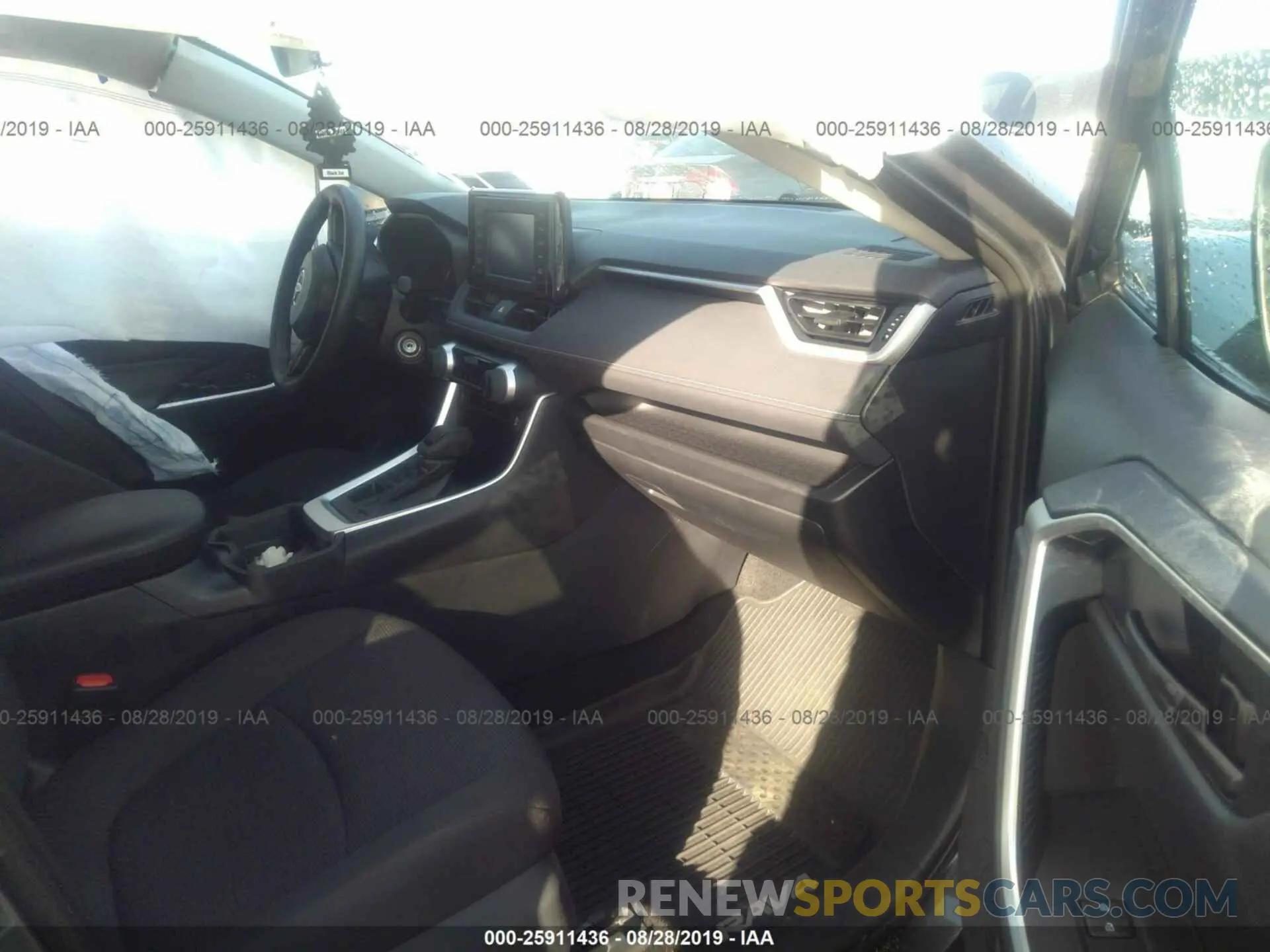 5 Photograph of a damaged car 2T3F1RFV1KC033264 TOYOTA RAV4 2019