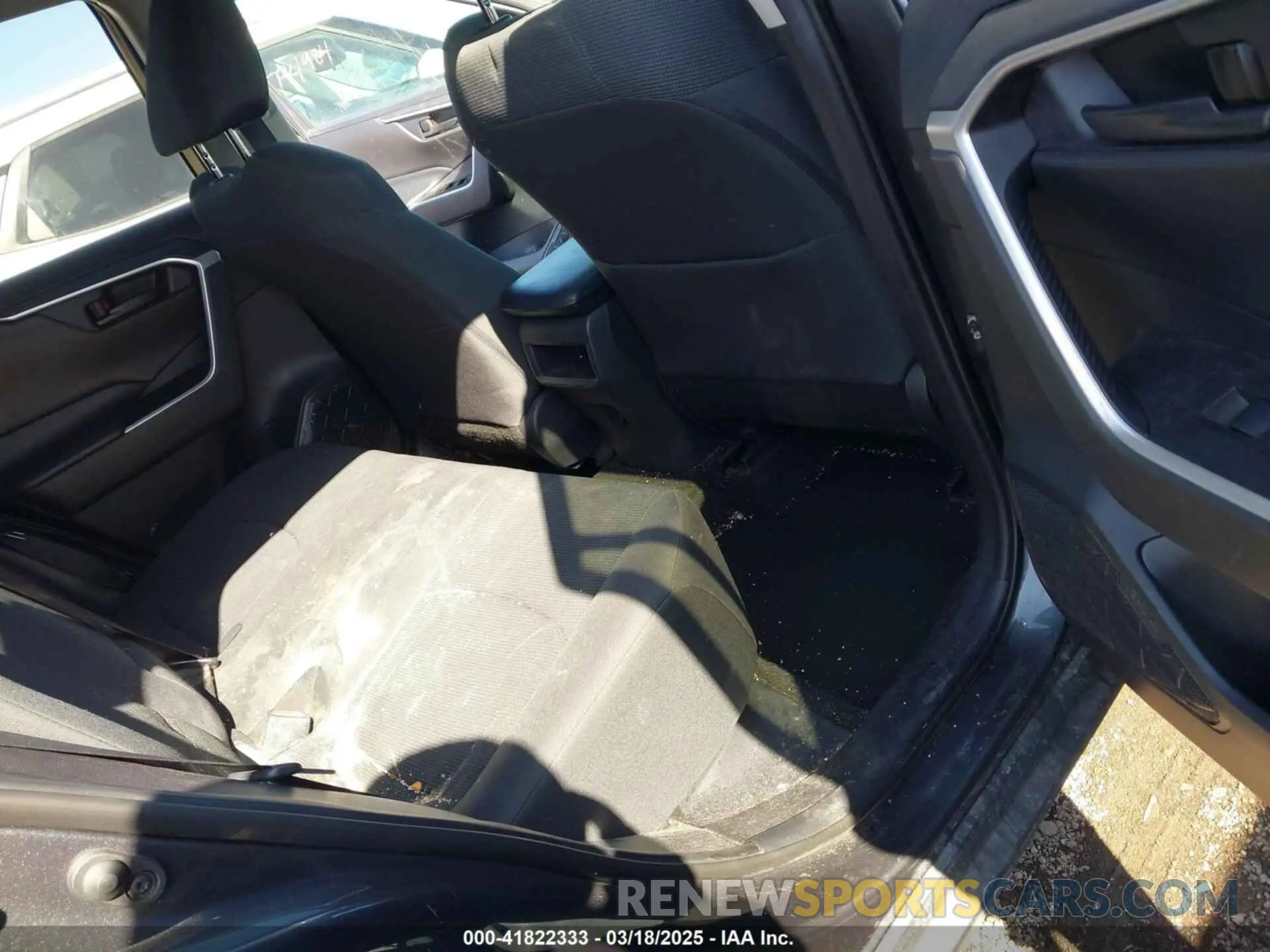 8 Photograph of a damaged car 2T3F1RFV1KW031478 TOYOTA RAV4 2019