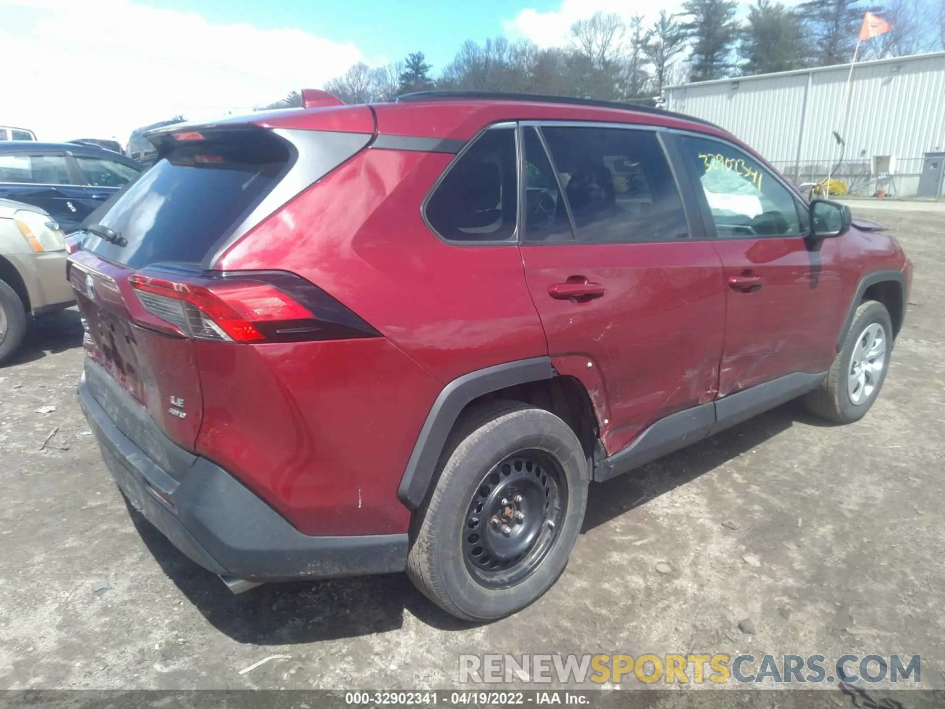 4 Photograph of a damaged car 2T3F1RFV2KW028105 TOYOTA RAV4 2019