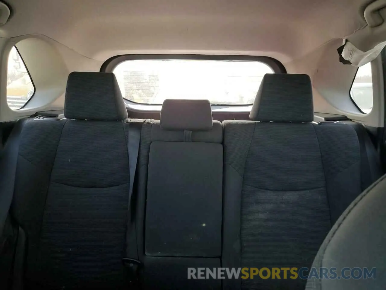 10 Photograph of a damaged car 2T3F1RFV2KW049360 TOYOTA RAV4 2019