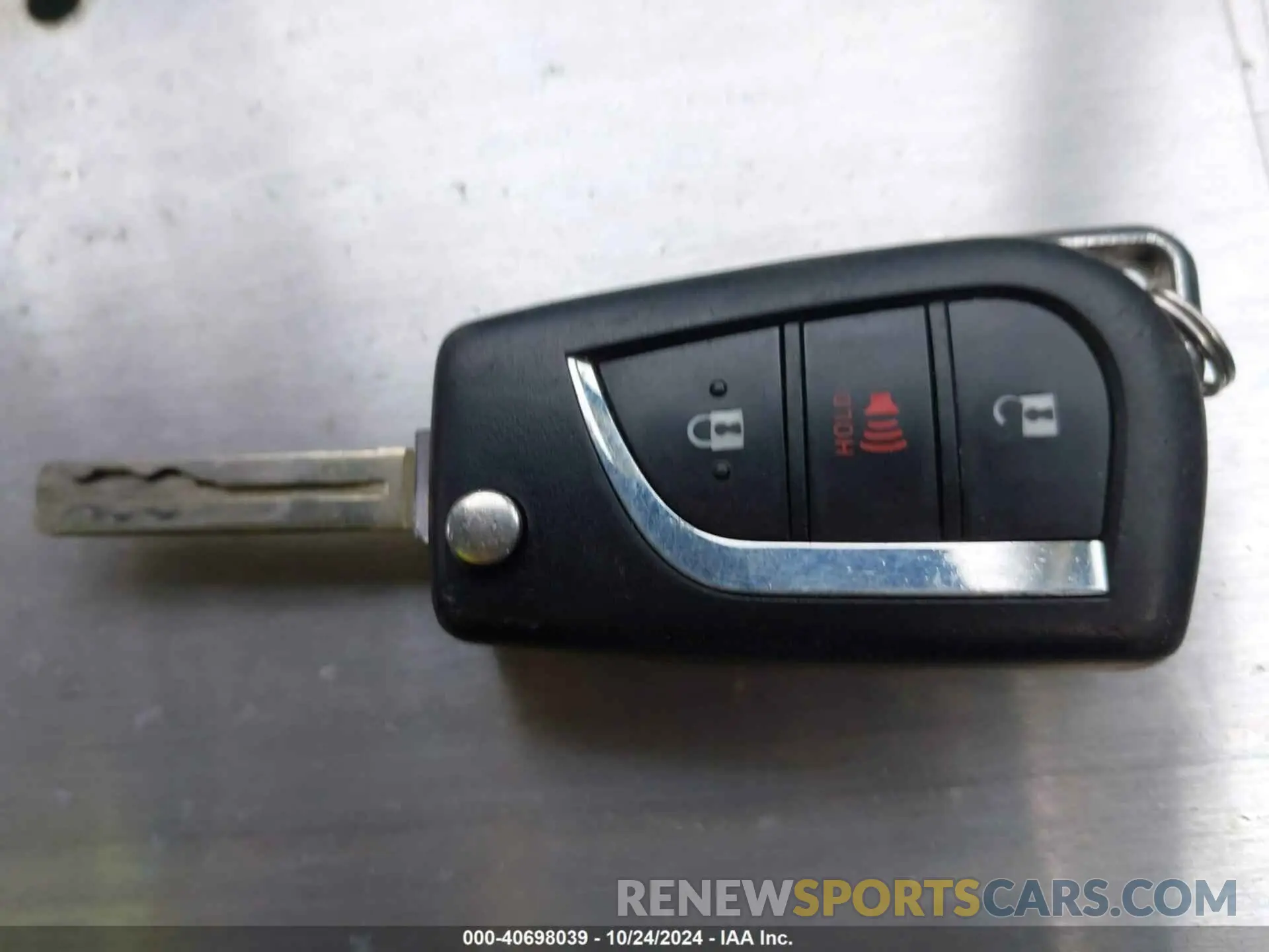 11 Photograph of a damaged car 2T3F1RFV2KW060522 TOYOTA RAV4 2019