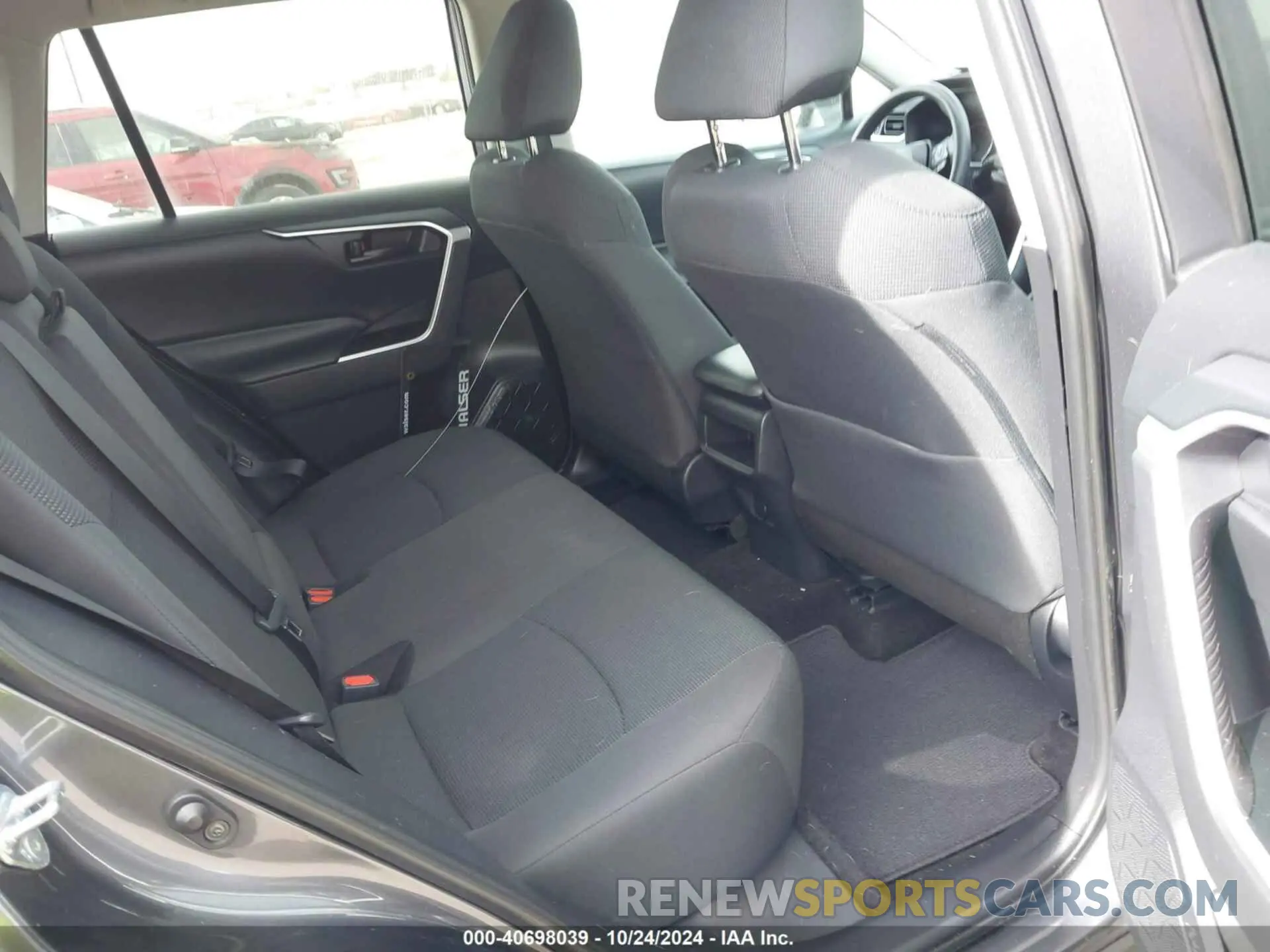 8 Photograph of a damaged car 2T3F1RFV2KW060522 TOYOTA RAV4 2019