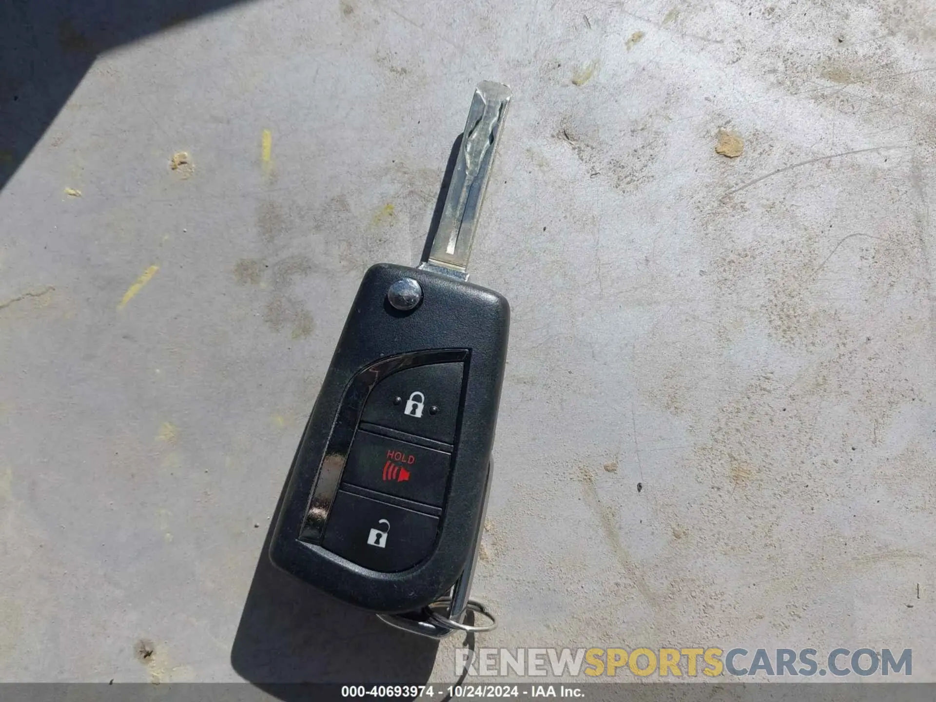 11 Photograph of a damaged car 2T3F1RFV2KW075408 TOYOTA RAV4 2019