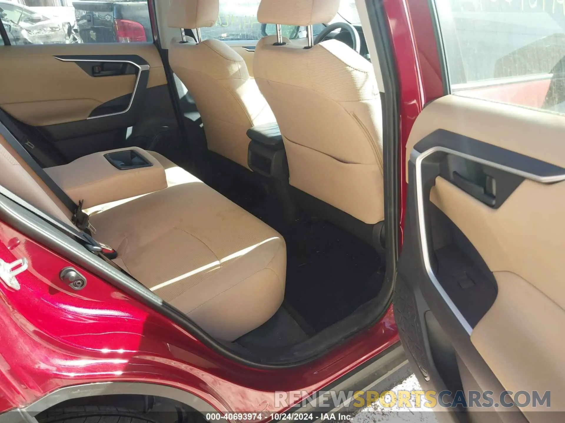 8 Photograph of a damaged car 2T3F1RFV2KW075408 TOYOTA RAV4 2019