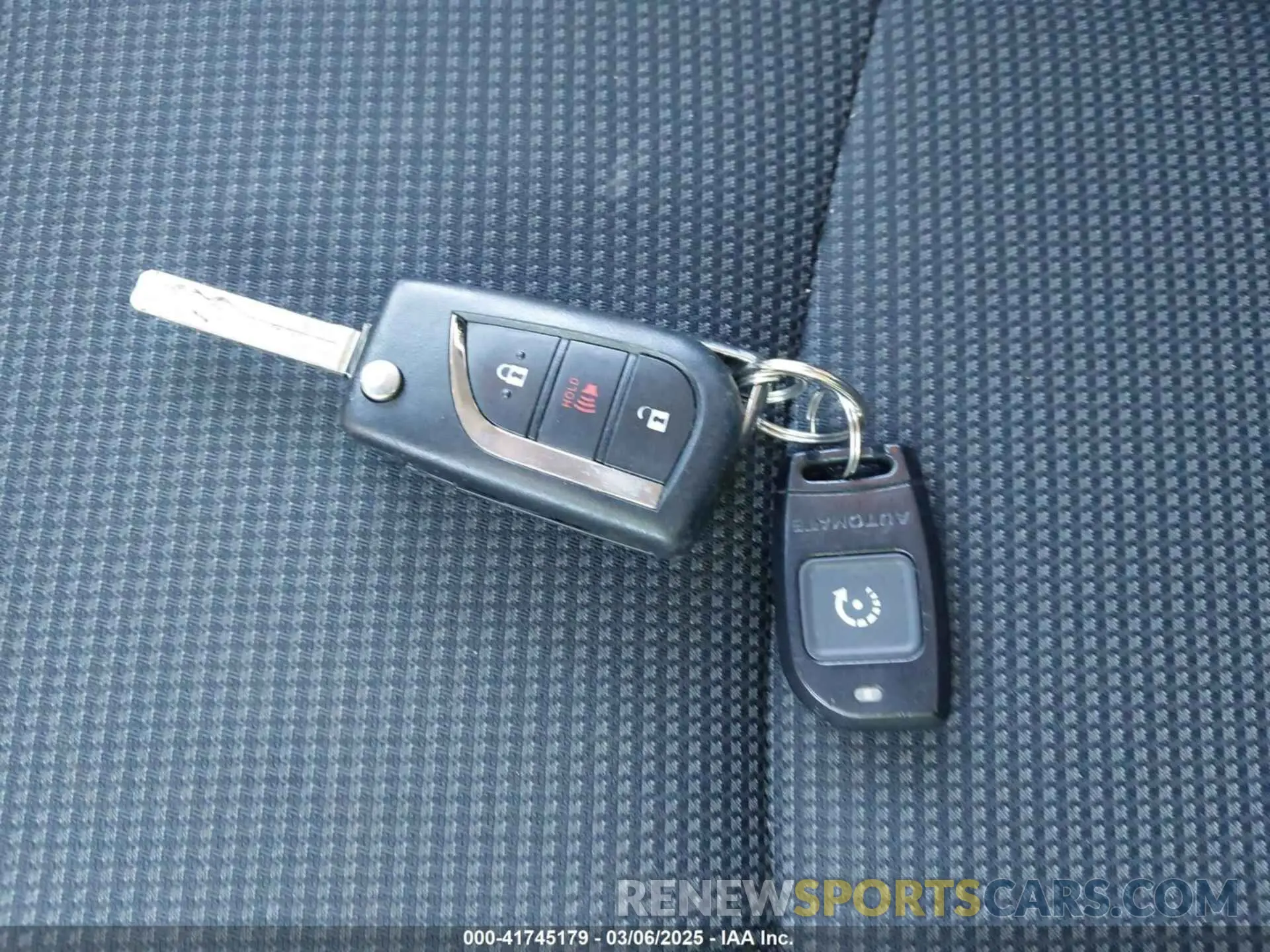 11 Photograph of a damaged car 2T3F1RFV3KW075045 TOYOTA RAV4 2019