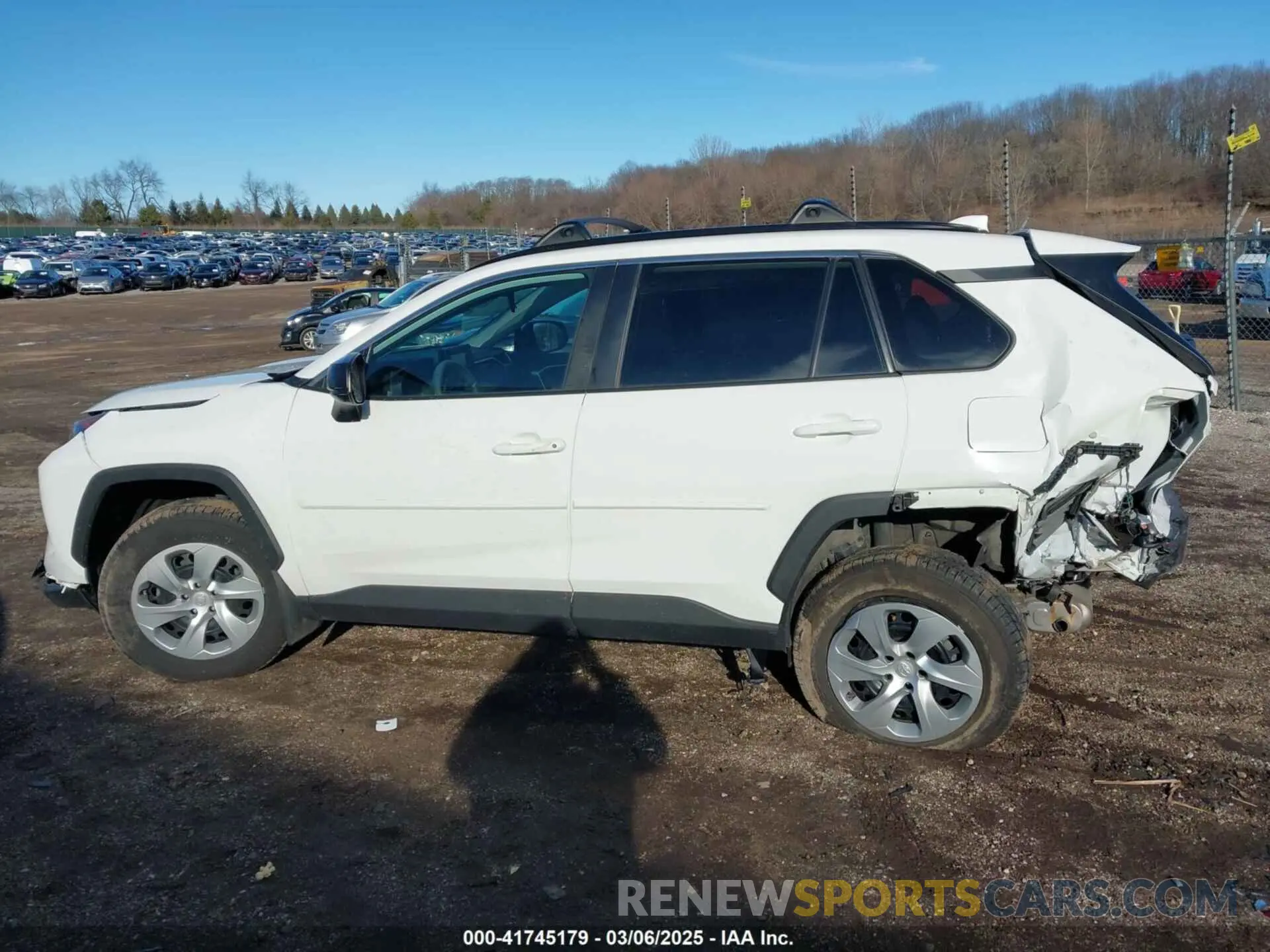14 Photograph of a damaged car 2T3F1RFV3KW075045 TOYOTA RAV4 2019