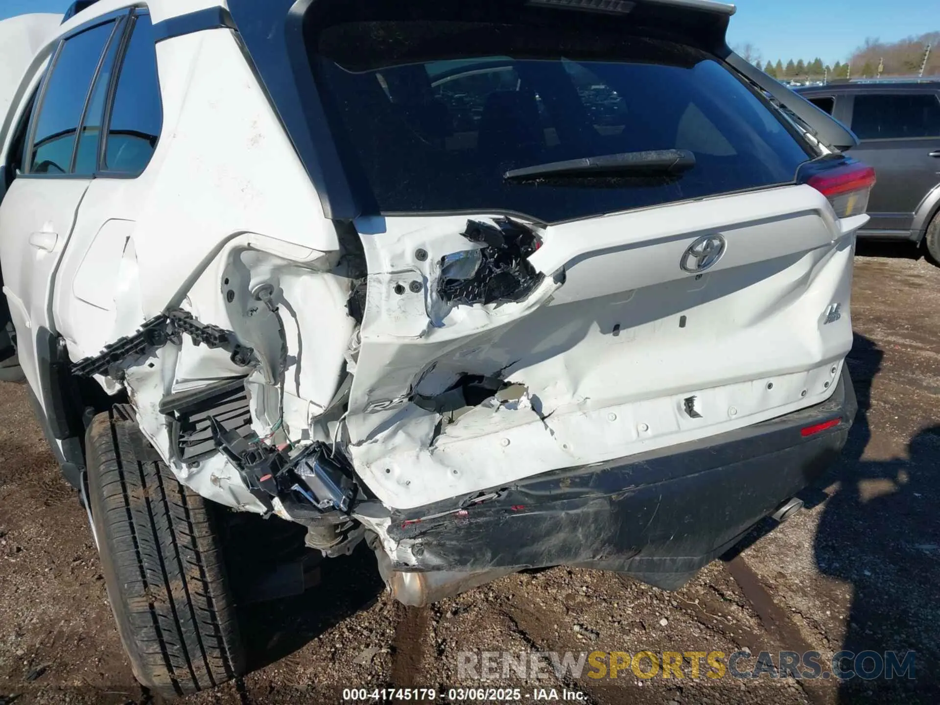 6 Photograph of a damaged car 2T3F1RFV3KW075045 TOYOTA RAV4 2019