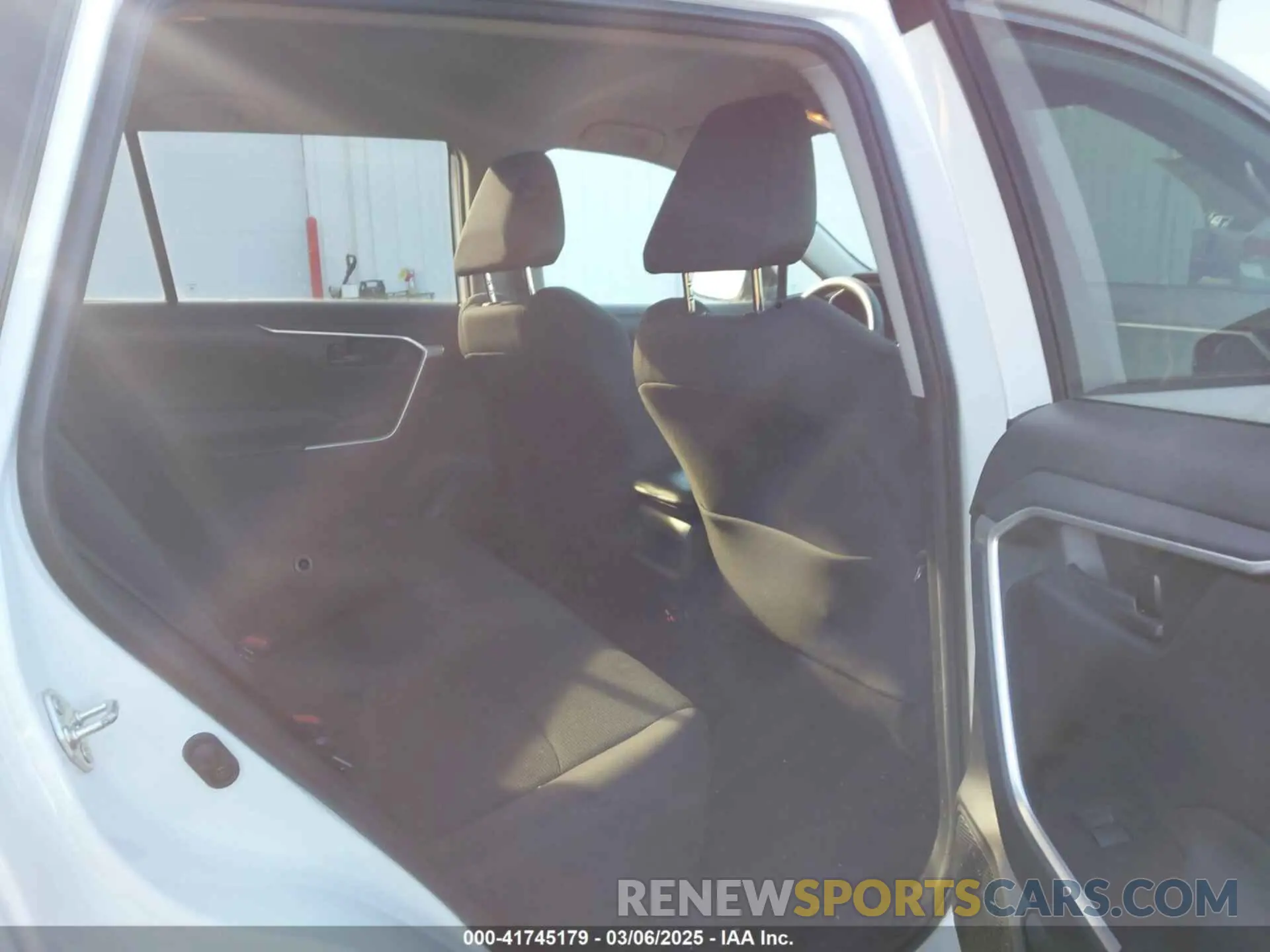 8 Photograph of a damaged car 2T3F1RFV3KW075045 TOYOTA RAV4 2019