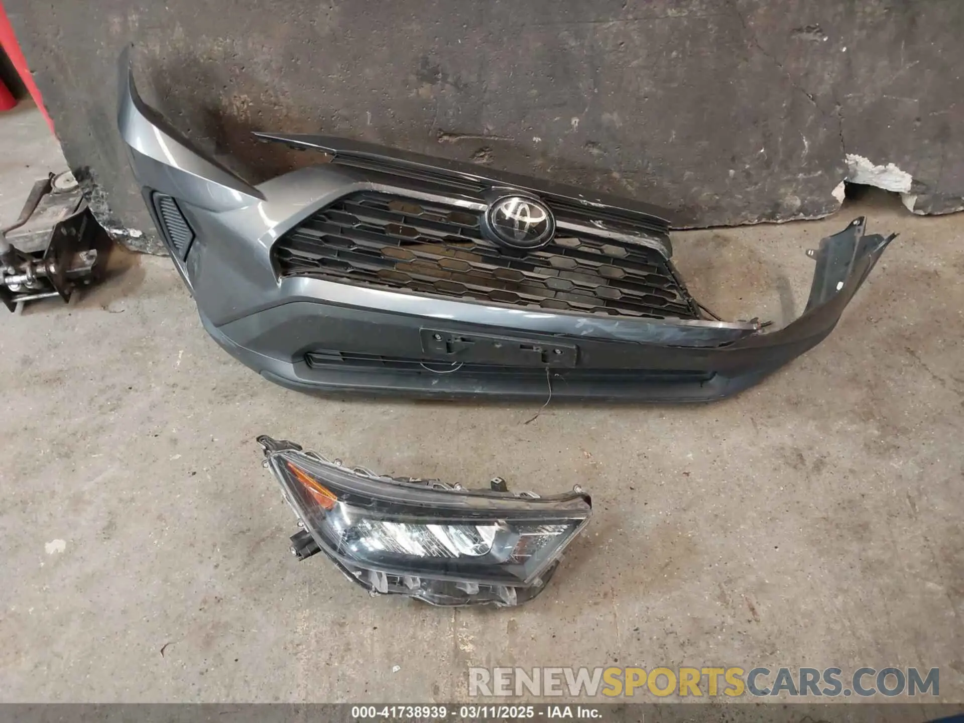 12 Photograph of a damaged car 2T3F1RFV4KW061414 TOYOTA RAV4 2019