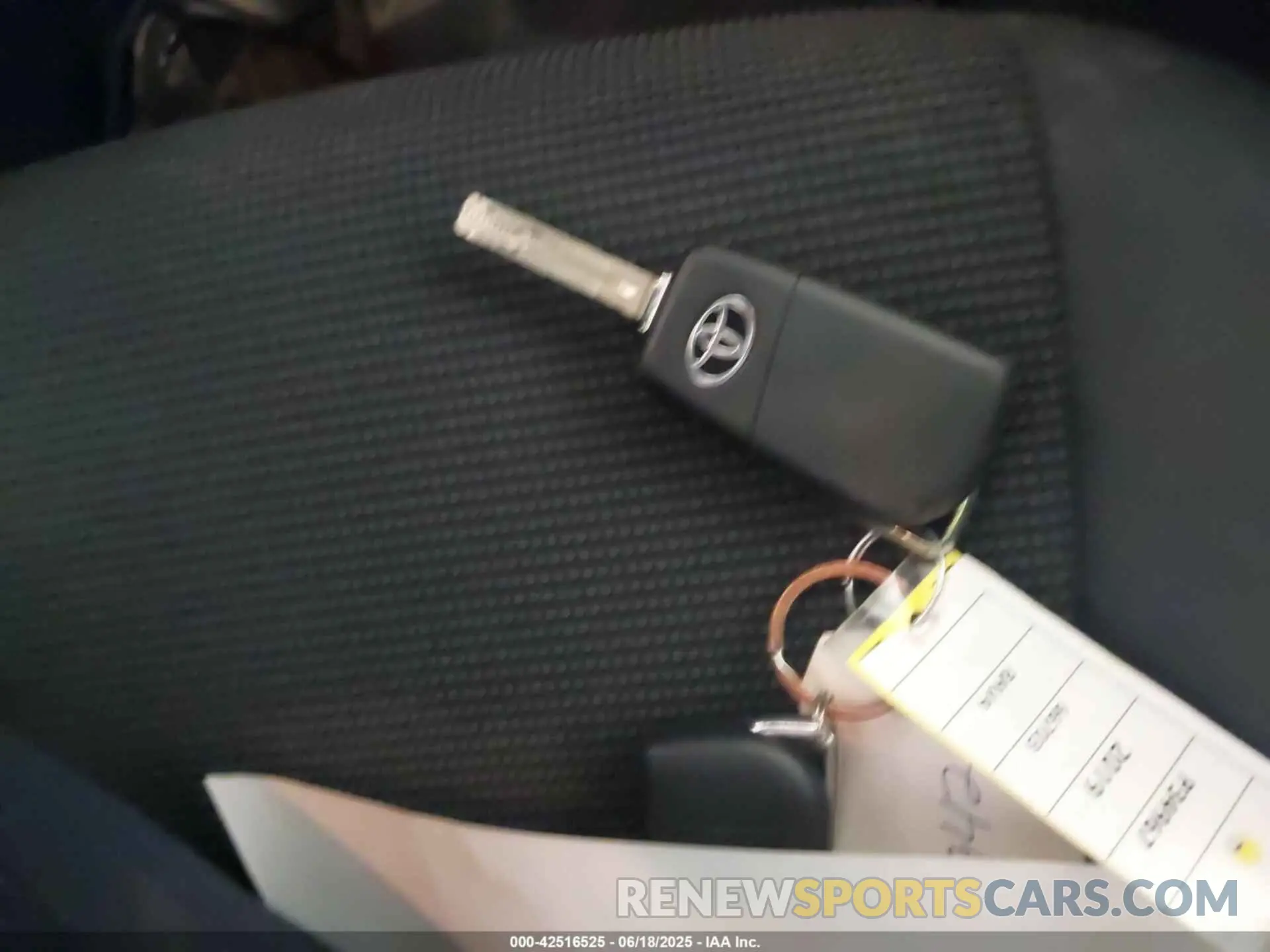 11 Photograph of a damaged car 2T3F1RFV4KW065401 TOYOTA RAV4 2019