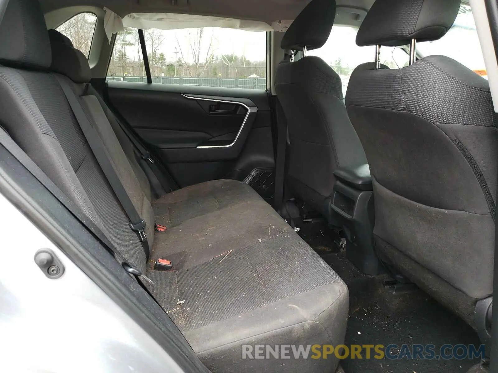 6 Photograph of a damaged car 2T3F1RFV5KW044511 TOYOTA RAV4 2019