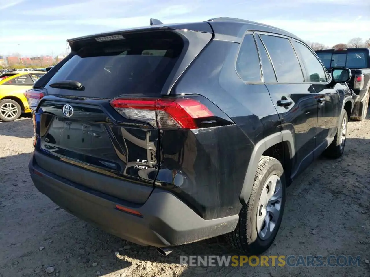 4 Photograph of a damaged car 2T3F1RFV5KW050115 TOYOTA RAV4 2019