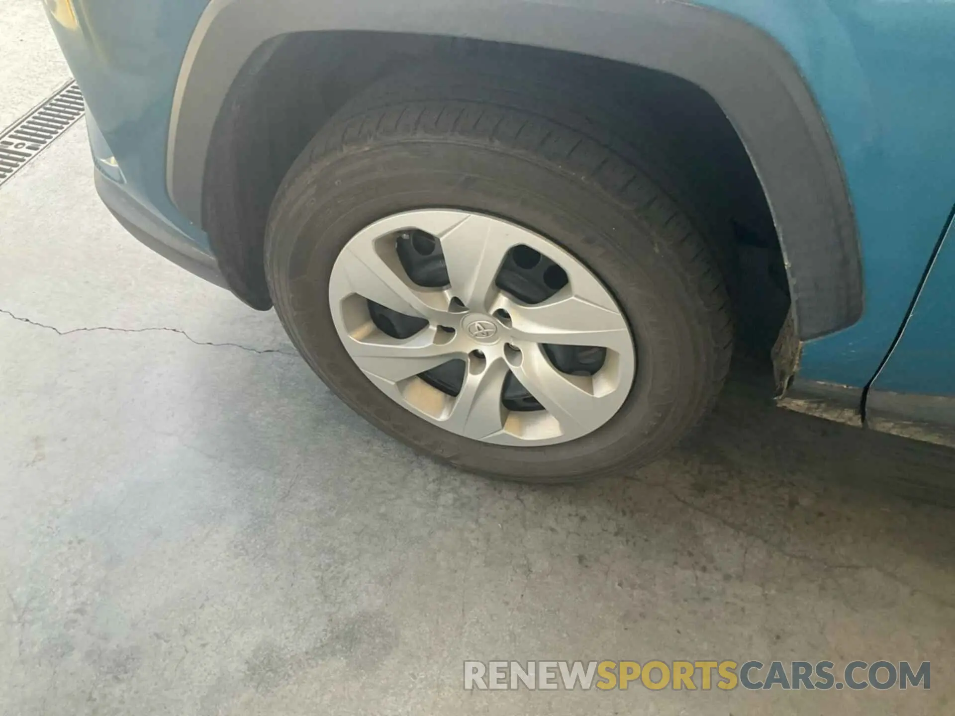 3 Фотография поврежденного автомобиля 2T3F1RFV6KC029615 TOYOTA RAV4 2019