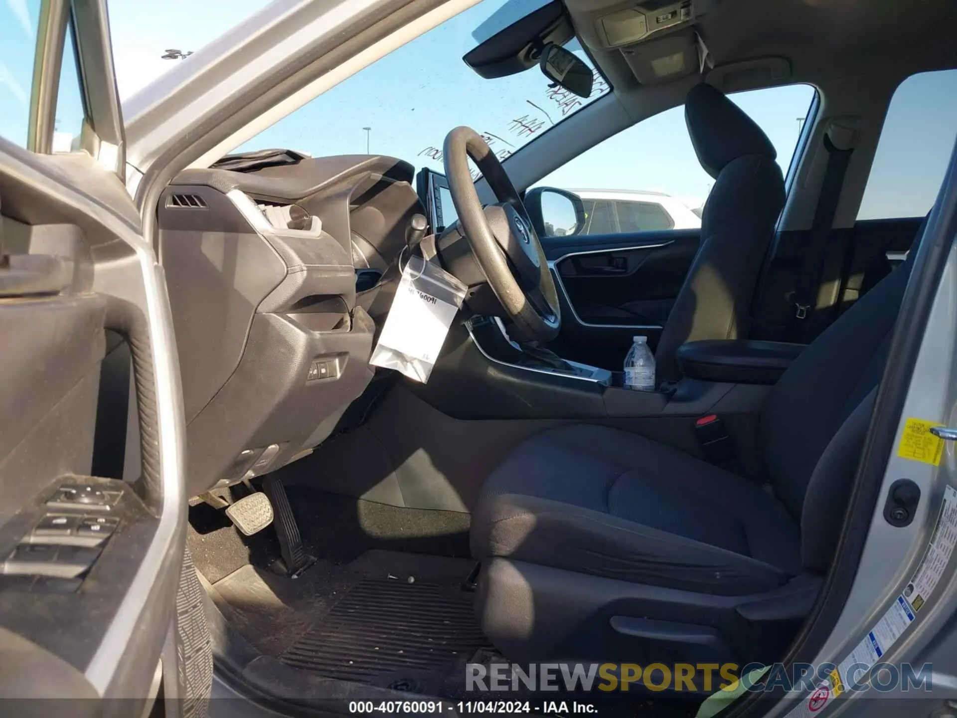 5 Photograph of a damaged car 2T3F1RFV6KW016278 TOYOTA RAV4 2019