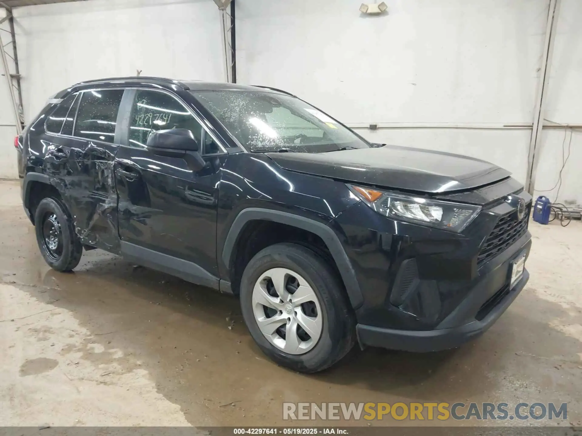 1 Photograph of a damaged car 2T3F1RFV7KW049905 TOYOTA RAV4 2019
