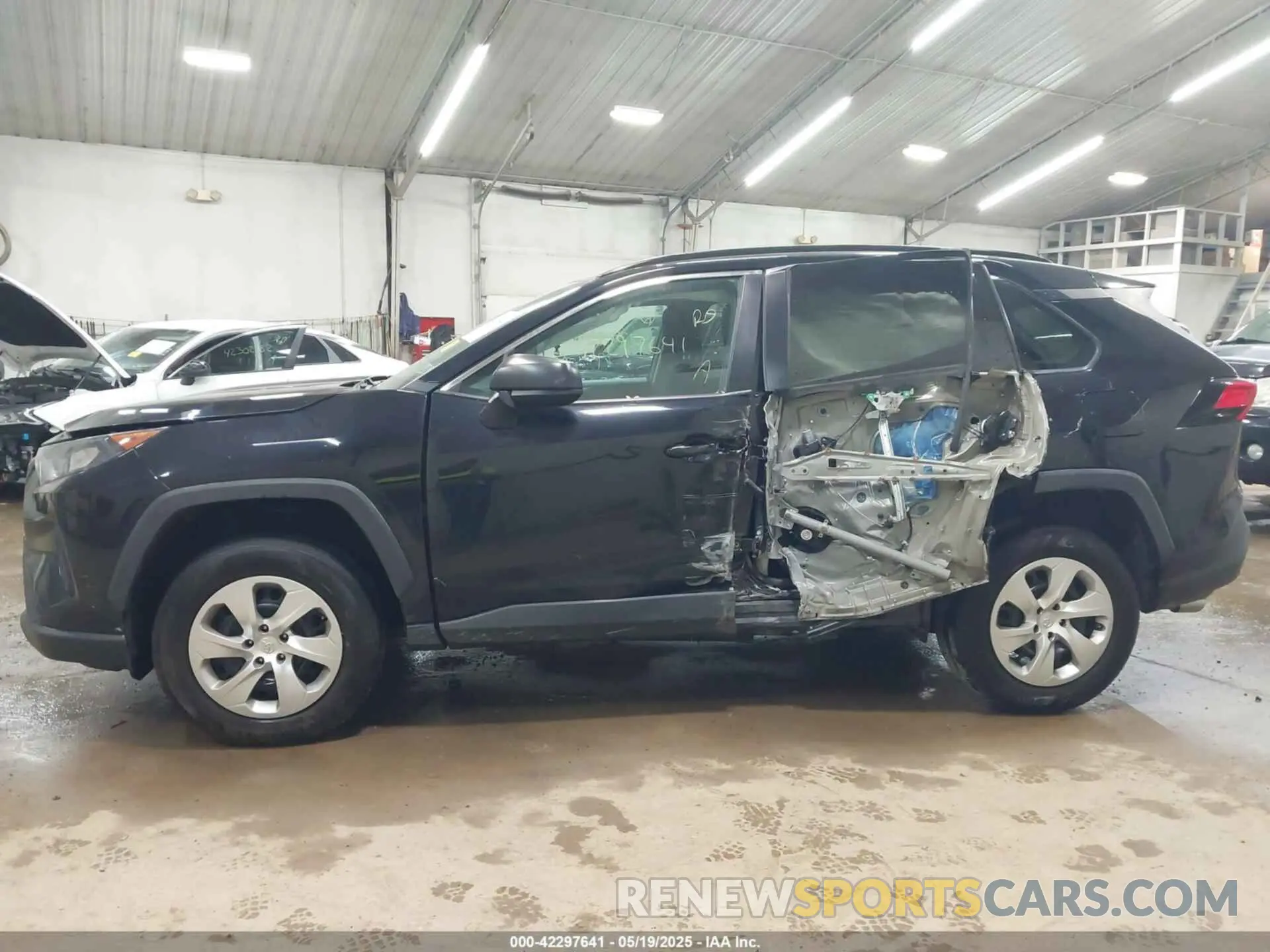 14 Photograph of a damaged car 2T3F1RFV7KW049905 TOYOTA RAV4 2019
