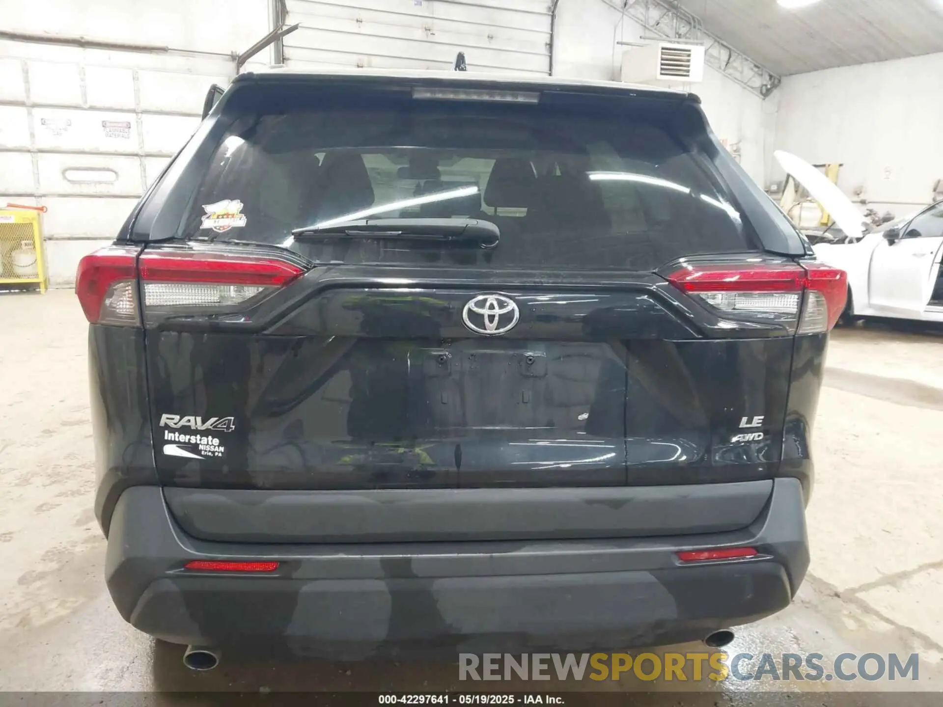 16 Photograph of a damaged car 2T3F1RFV7KW049905 TOYOTA RAV4 2019