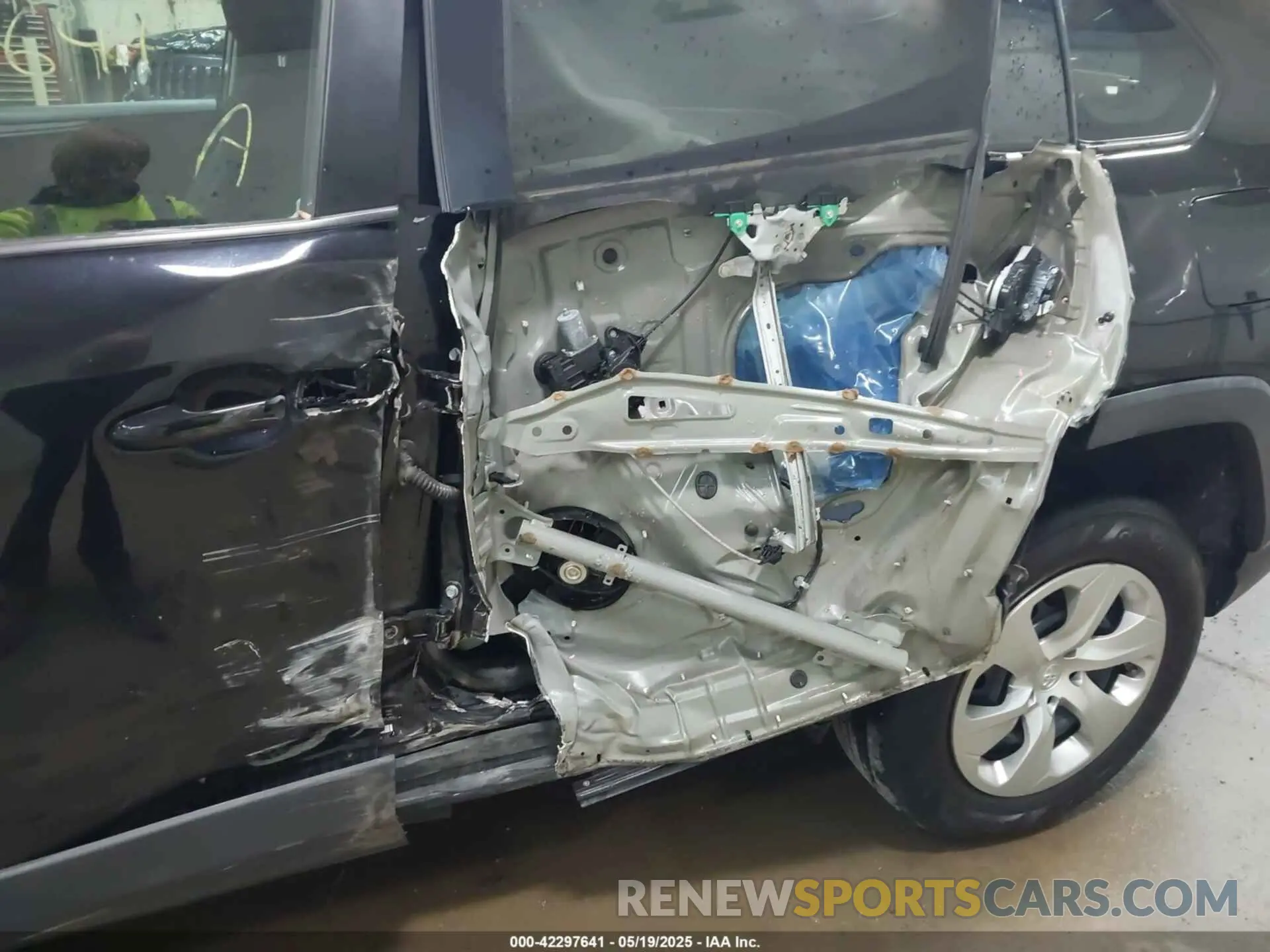 6 Photograph of a damaged car 2T3F1RFV7KW049905 TOYOTA RAV4 2019