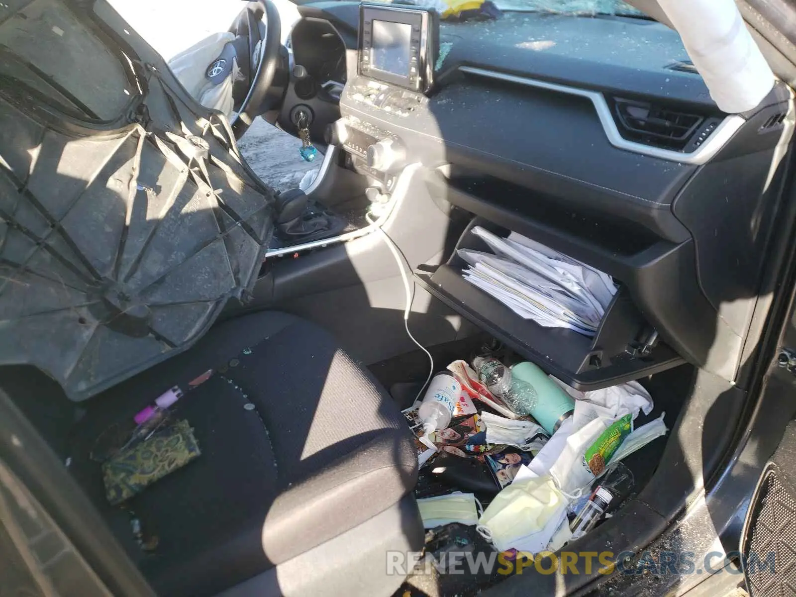 5 Photograph of a damaged car 2T3F1RFV8KC040275 TOYOTA RAV4 2019
