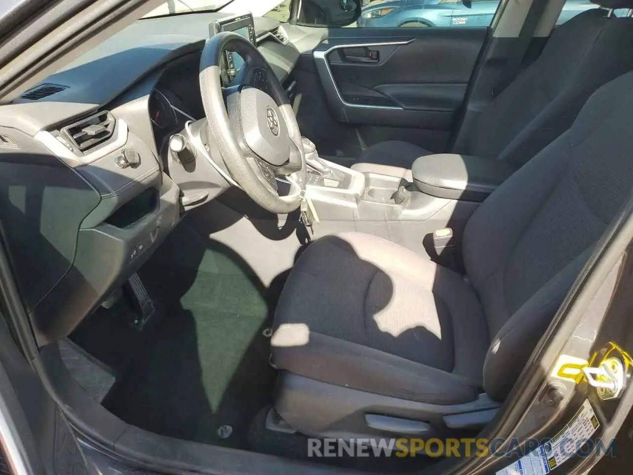 7 Photograph of a damaged car 2T3F1RFV8KW063215 TOYOTA RAV4 2019