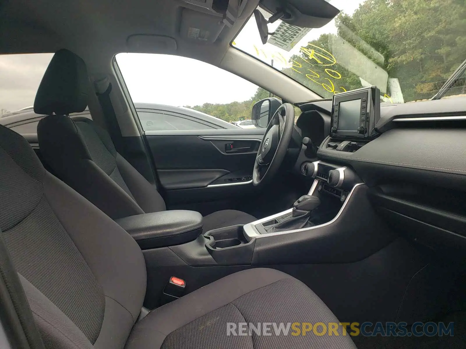 5 Photograph of a damaged car 2T3F1RFV8KW064560 TOYOTA RAV4 2019