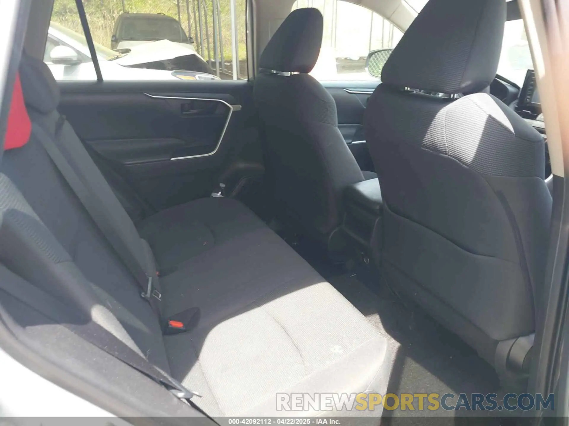 8 Photograph of a damaged car 2T3F1RFV8KW068379 TOYOTA RAV4 2019