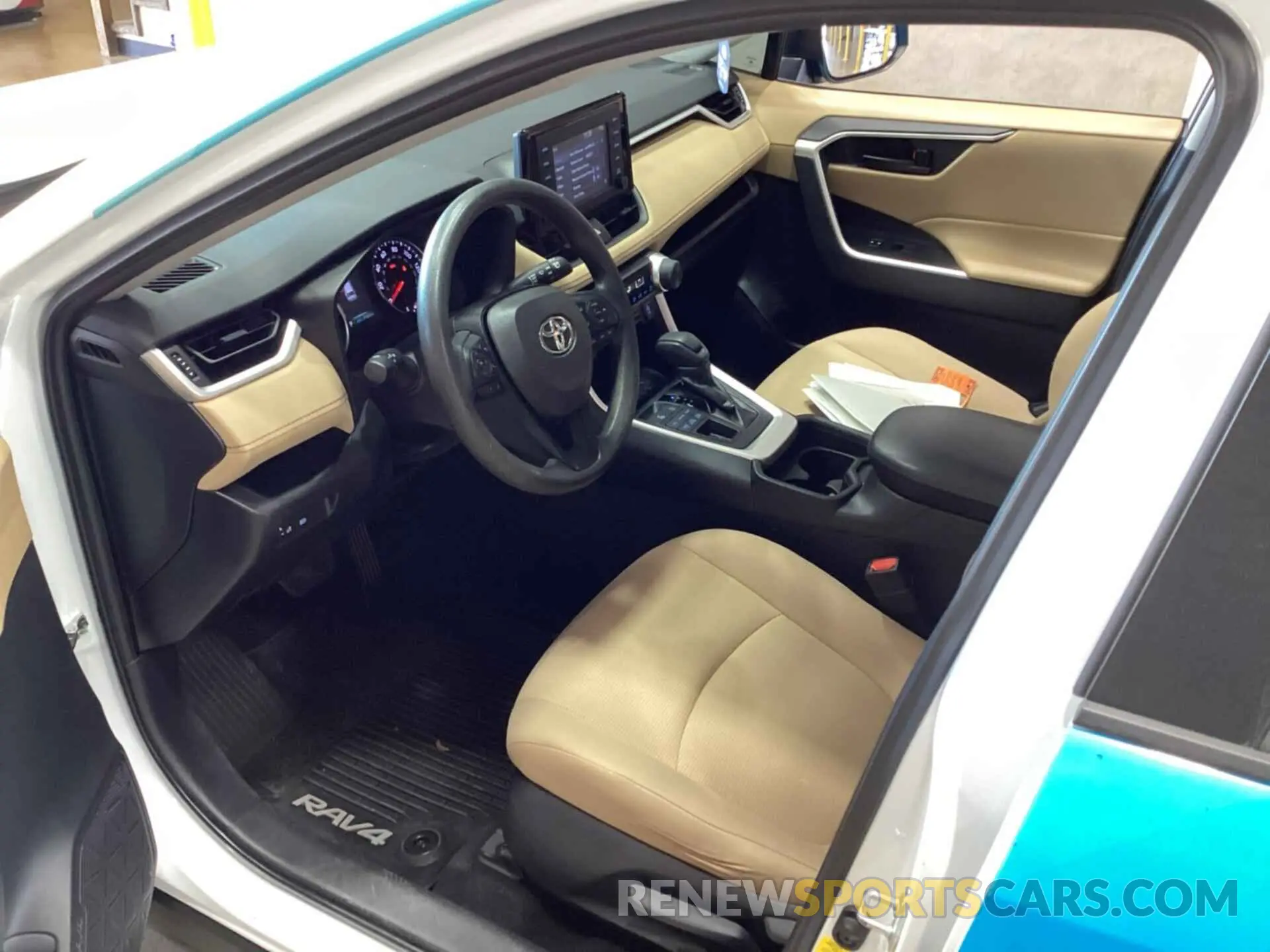 11 Photograph of a damaged car 2T3F1RFV9KW020860 TOYOTA RAV4 2019