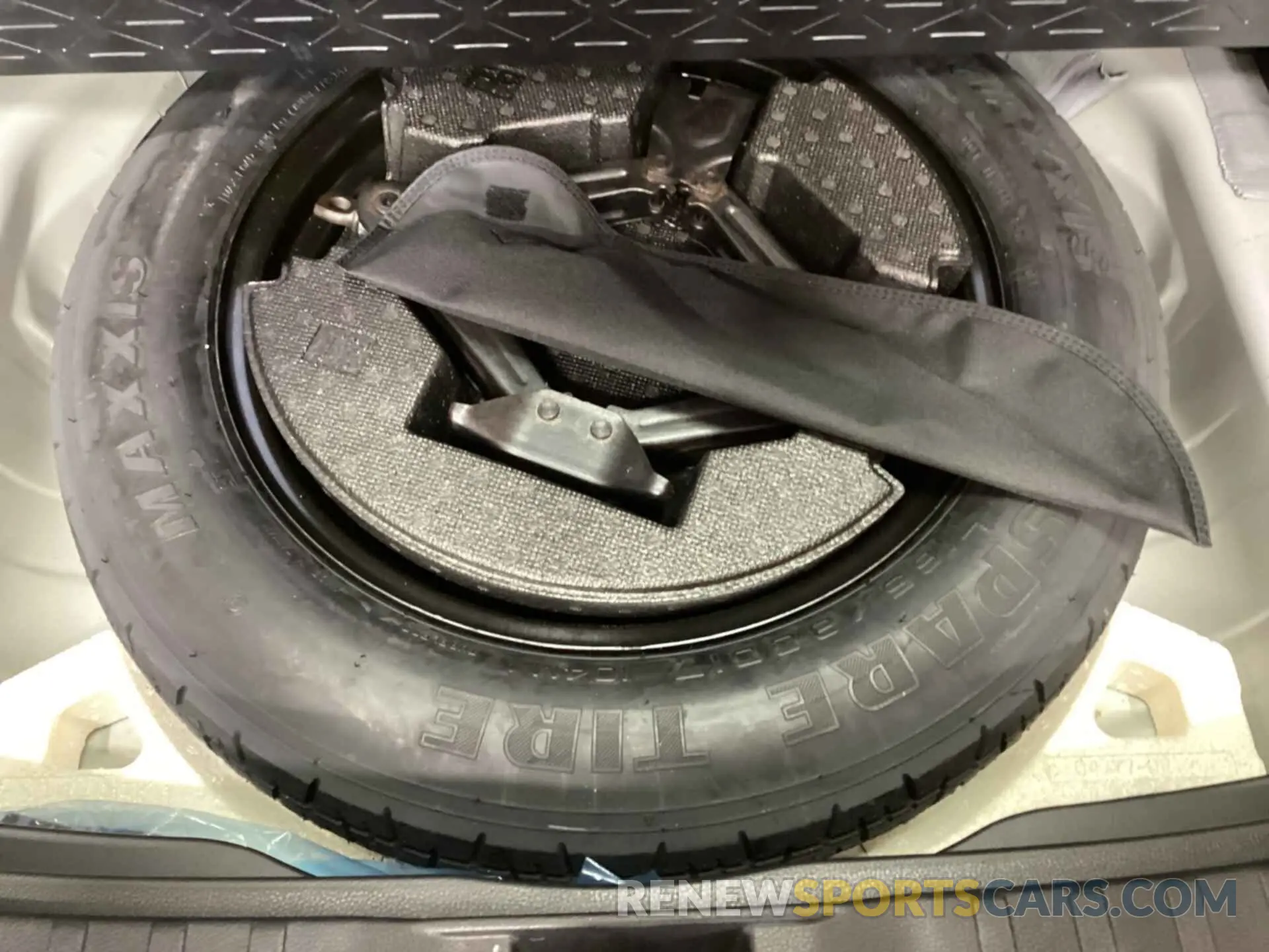 12 Photograph of a damaged car 2T3F1RFV9KW020860 TOYOTA RAV4 2019