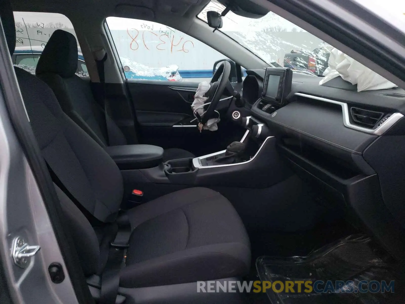 5 Photograph of a damaged car 2T3F1RFV9KW054670 TOYOTA RAV4 2019