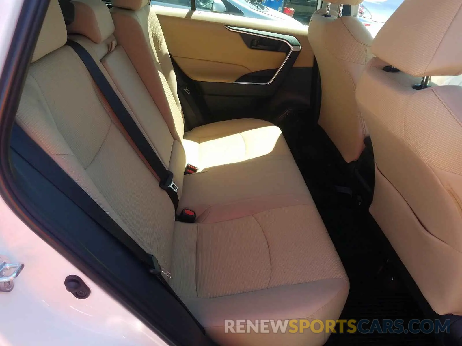 6 Photograph of a damaged car 2T3G1RFV1KW043182 TOYOTA RAV4 2019