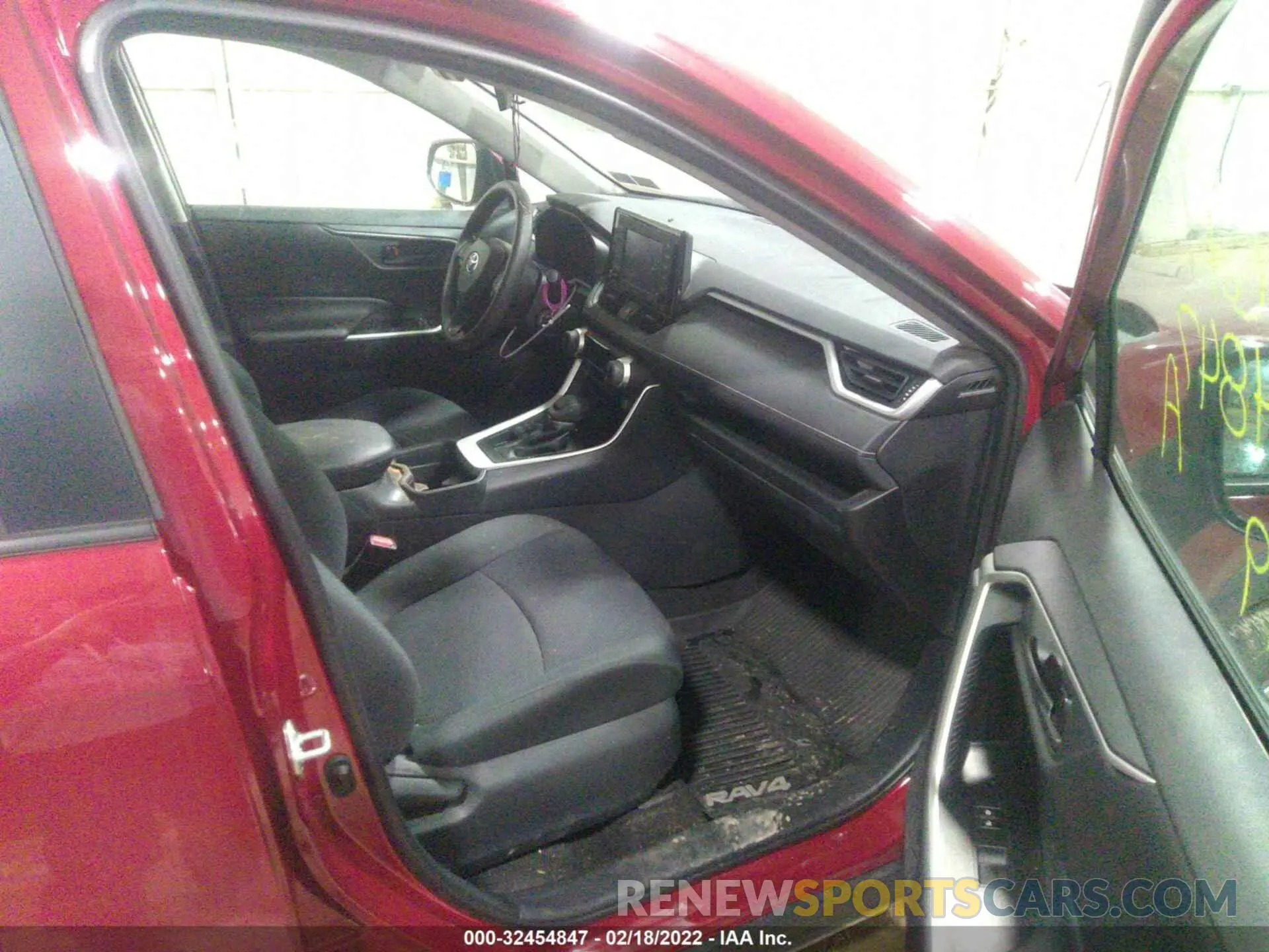 5 Photograph of a damaged car 2T3G1RFV1KW080409 TOYOTA RAV4 2019