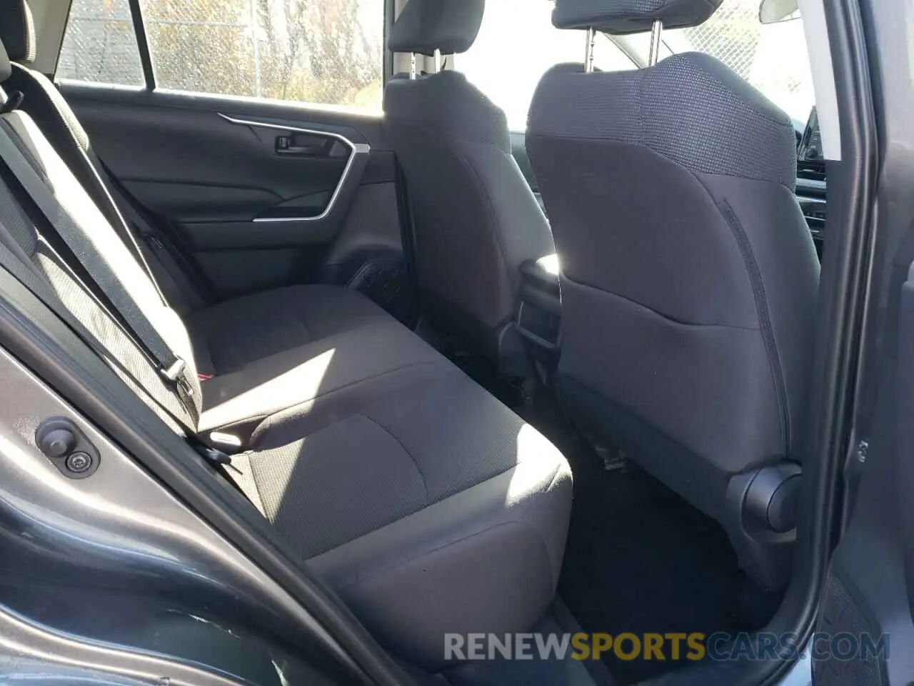 6 Photograph of a damaged car 2T3G1RFV5KC021767 TOYOTA RAV4 2019