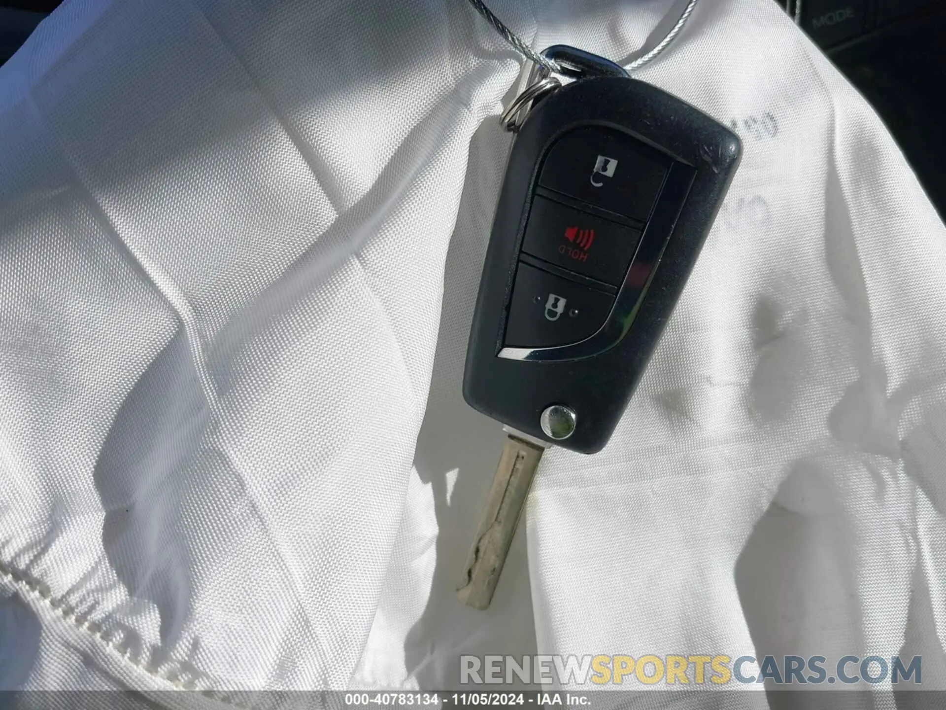11 Photograph of a damaged car 2T3G1RFV6KC044636 TOYOTA RAV4 2019