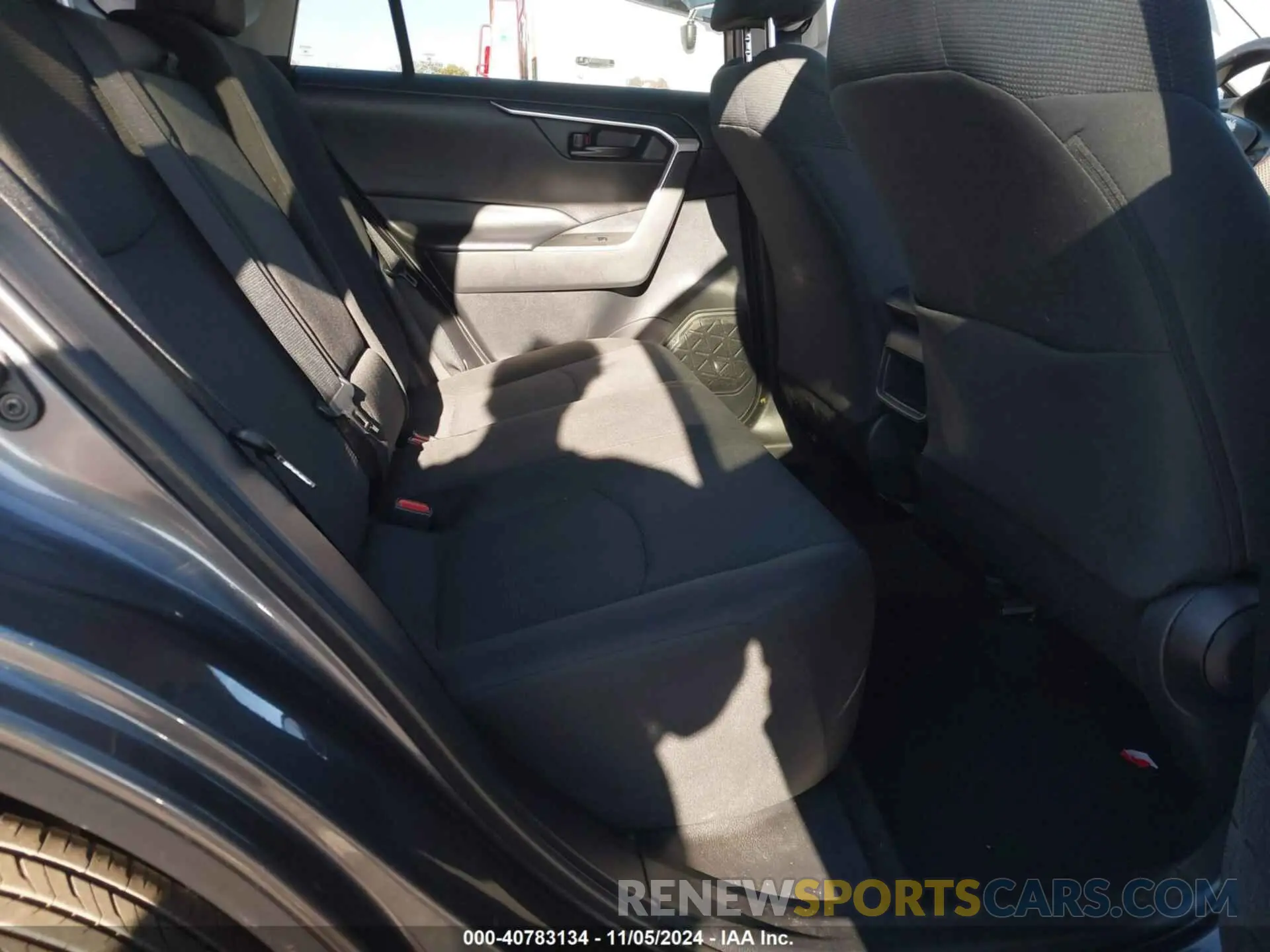 8 Photograph of a damaged car 2T3G1RFV6KC044636 TOYOTA RAV4 2019