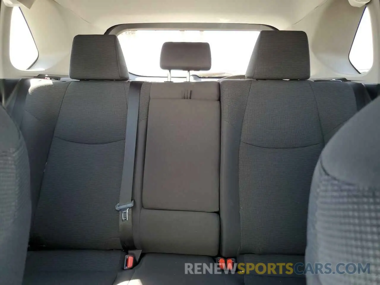 10 Photograph of a damaged car 2T3G1RFV6KC060481 TOYOTA RAV4 2019