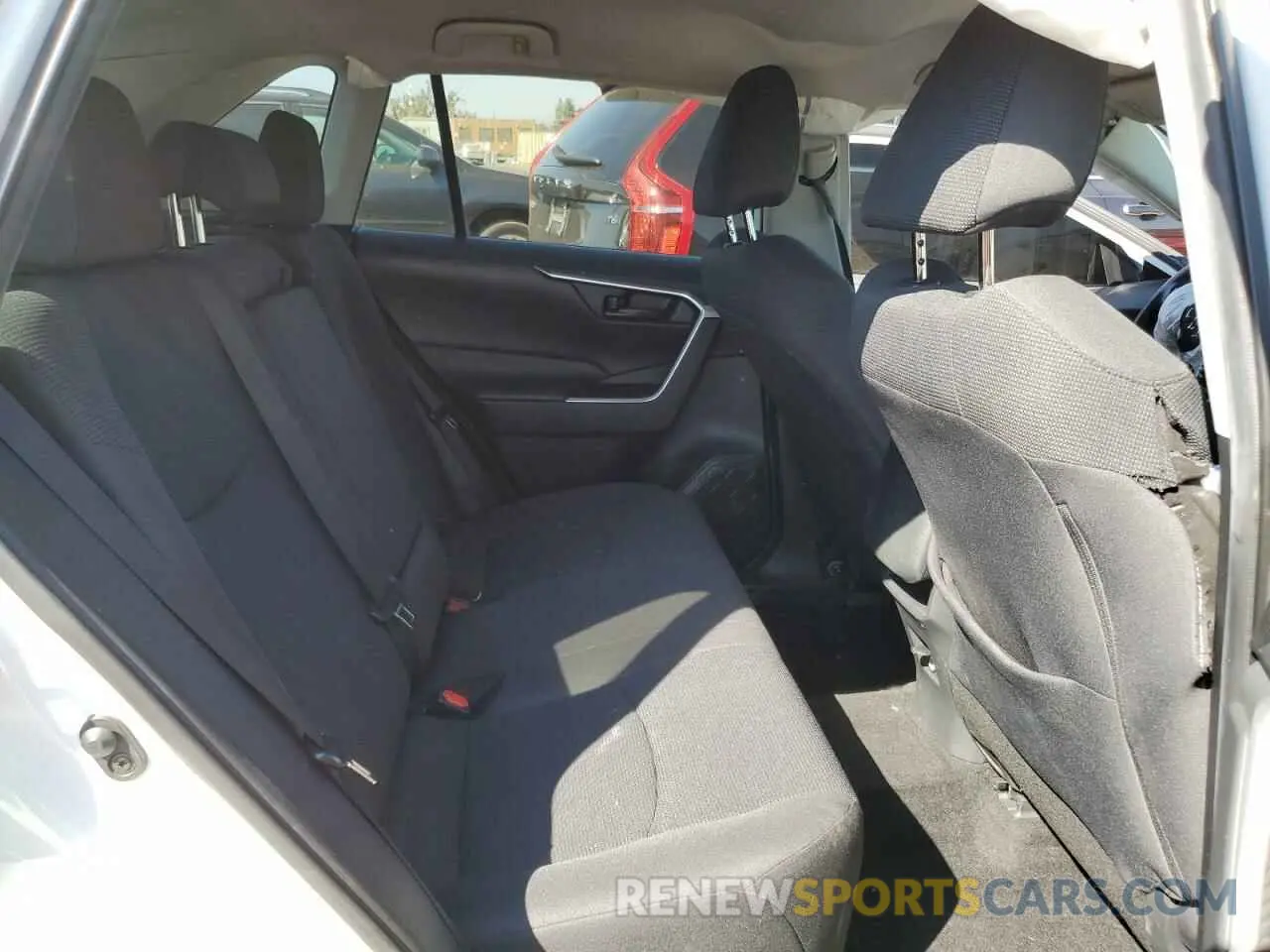 11 Photograph of a damaged car 2T3G1RFV6KC060481 TOYOTA RAV4 2019