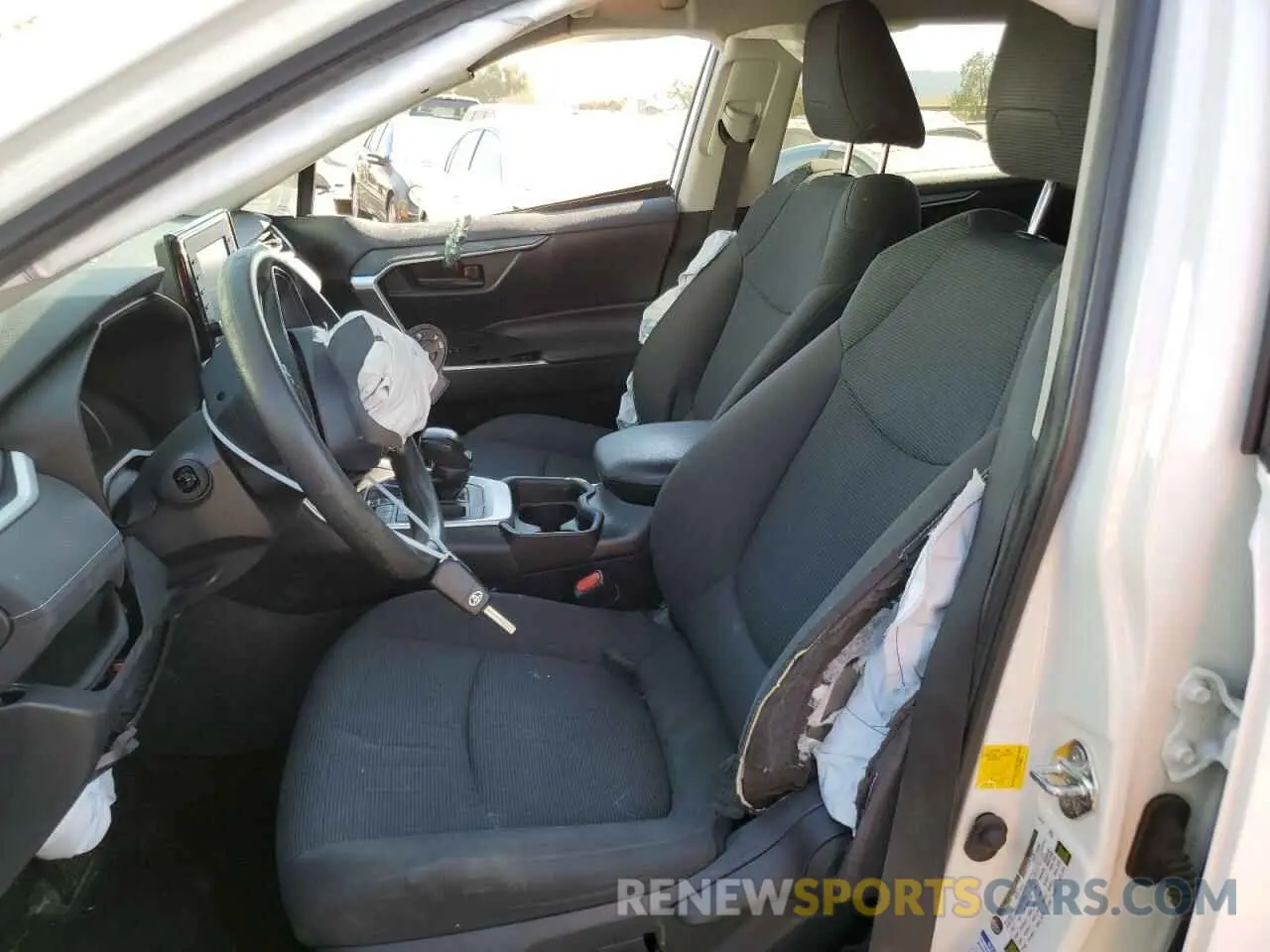 7 Photograph of a damaged car 2T3G1RFV6KC060481 TOYOTA RAV4 2019