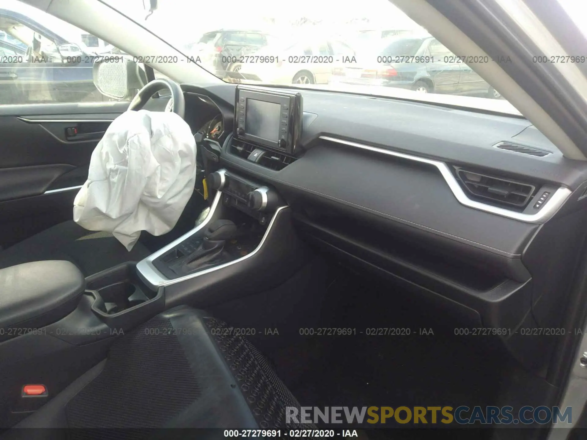 5 Photograph of a damaged car 2T3G1RFV6KW062276 TOYOTA RAV4 2019