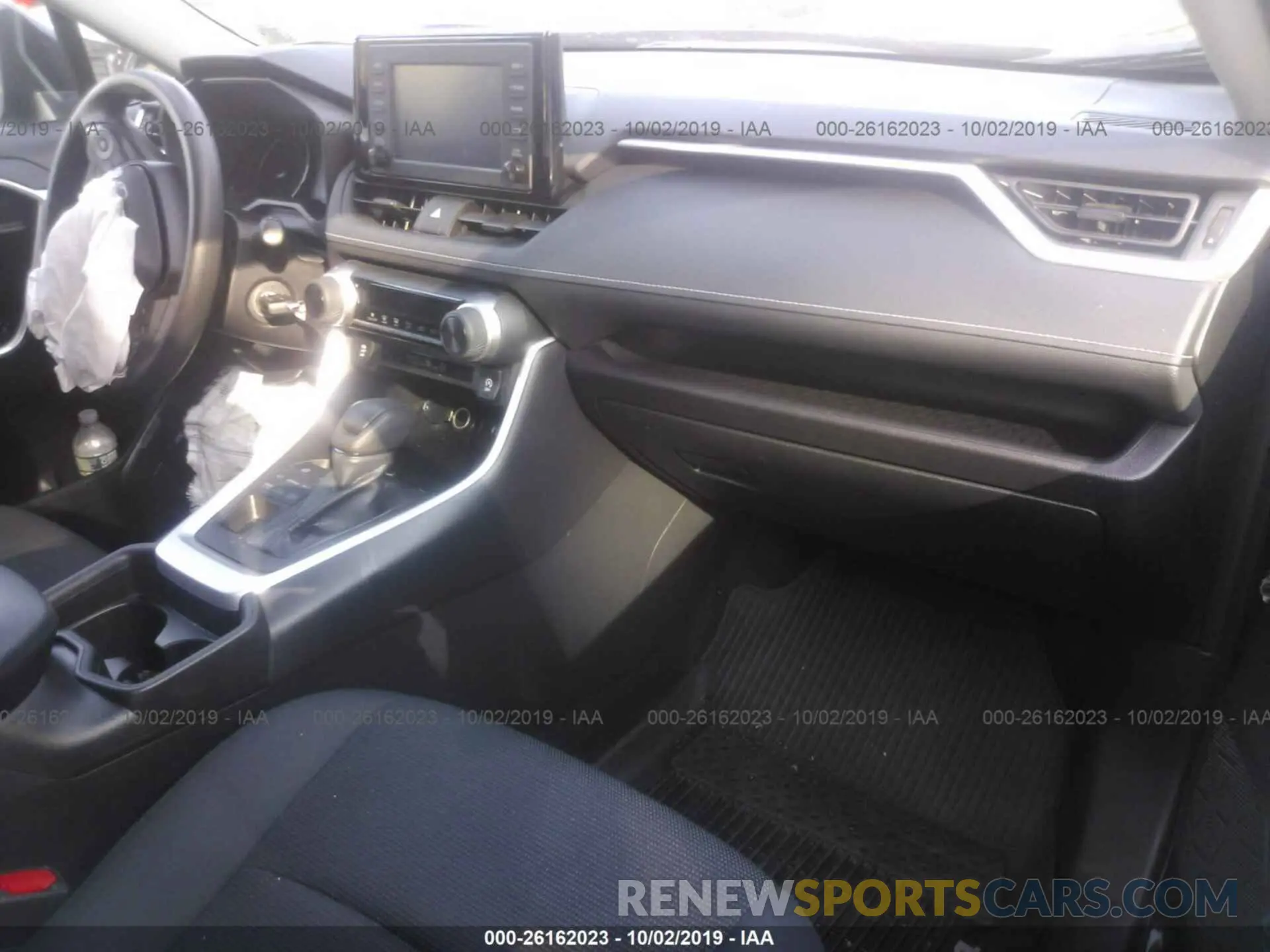 5 Photograph of a damaged car 2T3G1RFV7KW005231 TOYOTA RAV4 2019