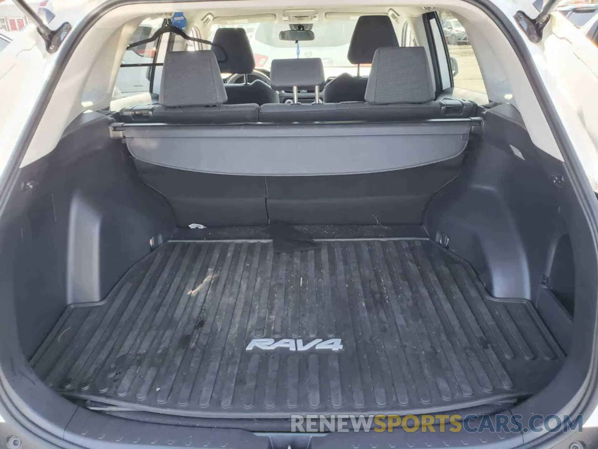 2 Photograph of a damaged car 2T3G1RFV8KC058358 TOYOTA RAV4 2019